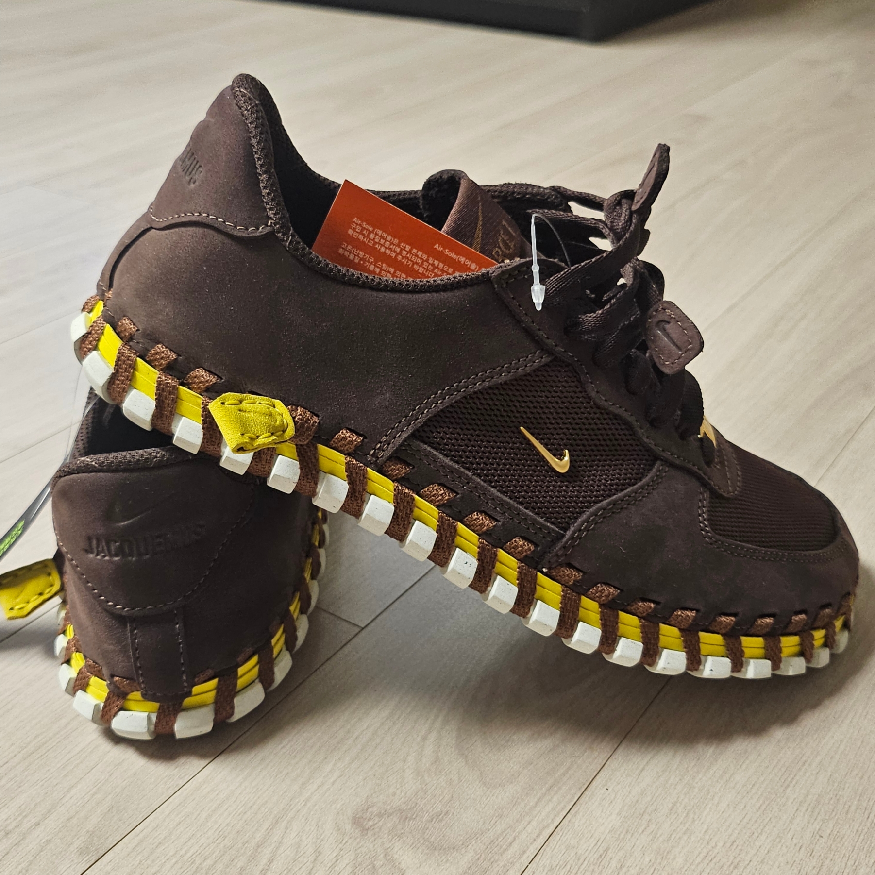 Nike x Jacquemus J Force 1 Low LX SP Earth 착용 스타일 - 3
