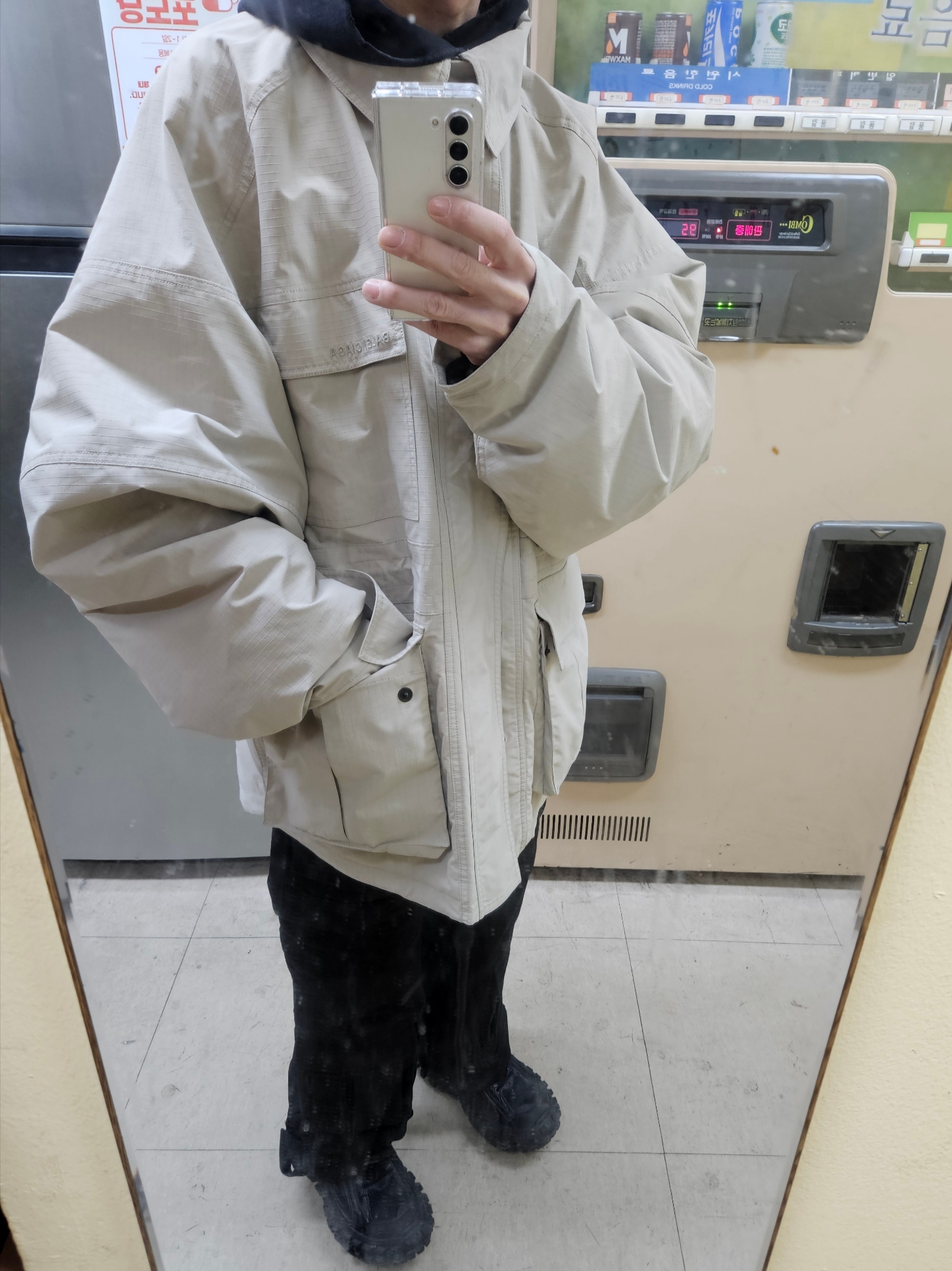 Balenciaga Defender Sneakers Black 착용 스타일