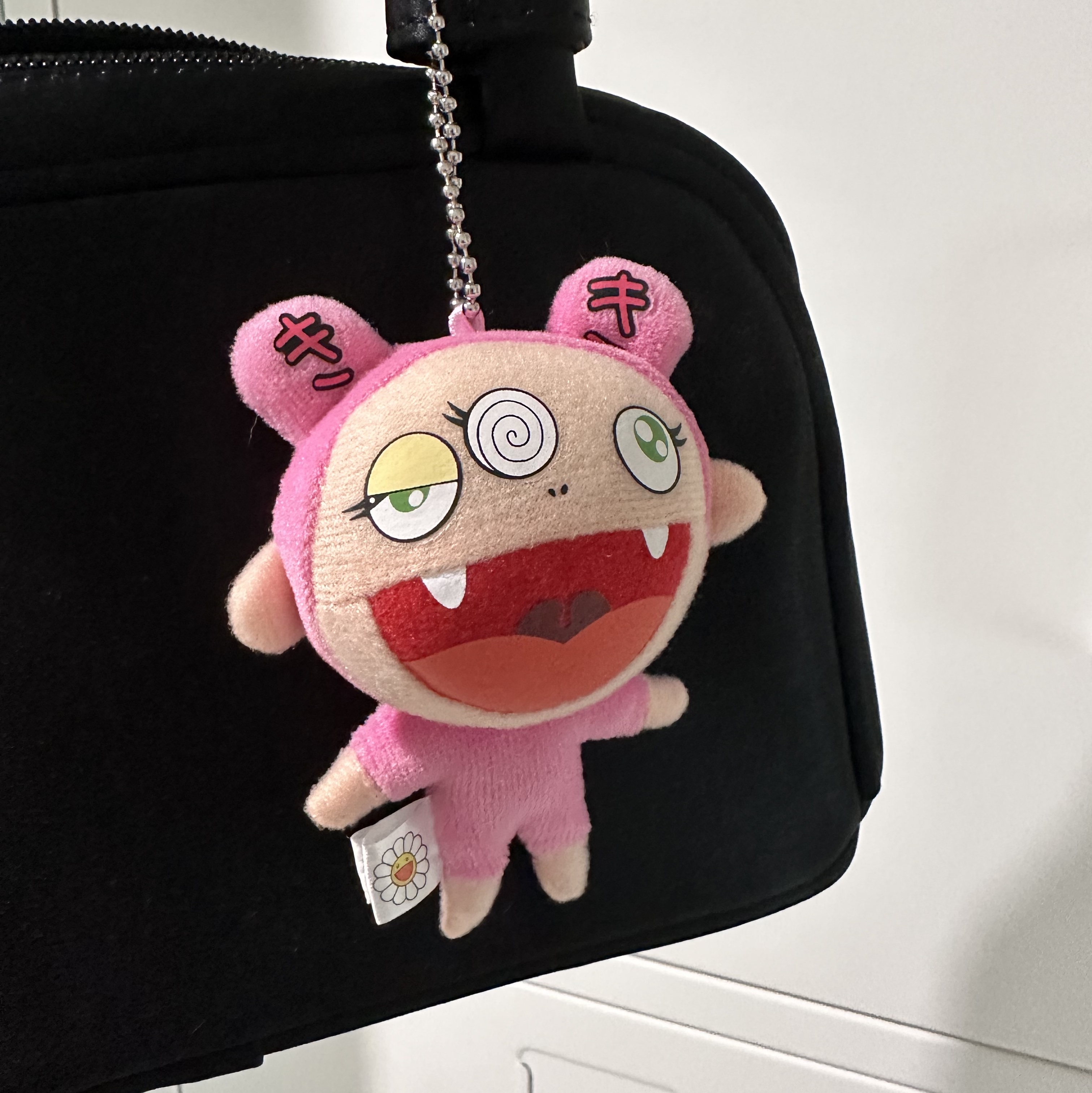 Kaikai Kiki Kiki Mini Plush Figure Keychain Pink 착용 스타일