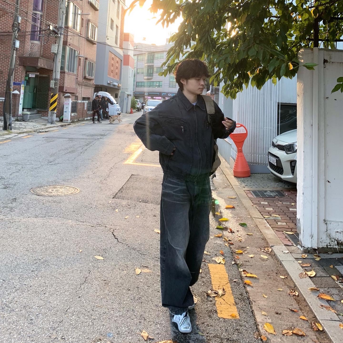 Balenciaga Tyrex Sneakers Black Grey 착용 스타일 - 5