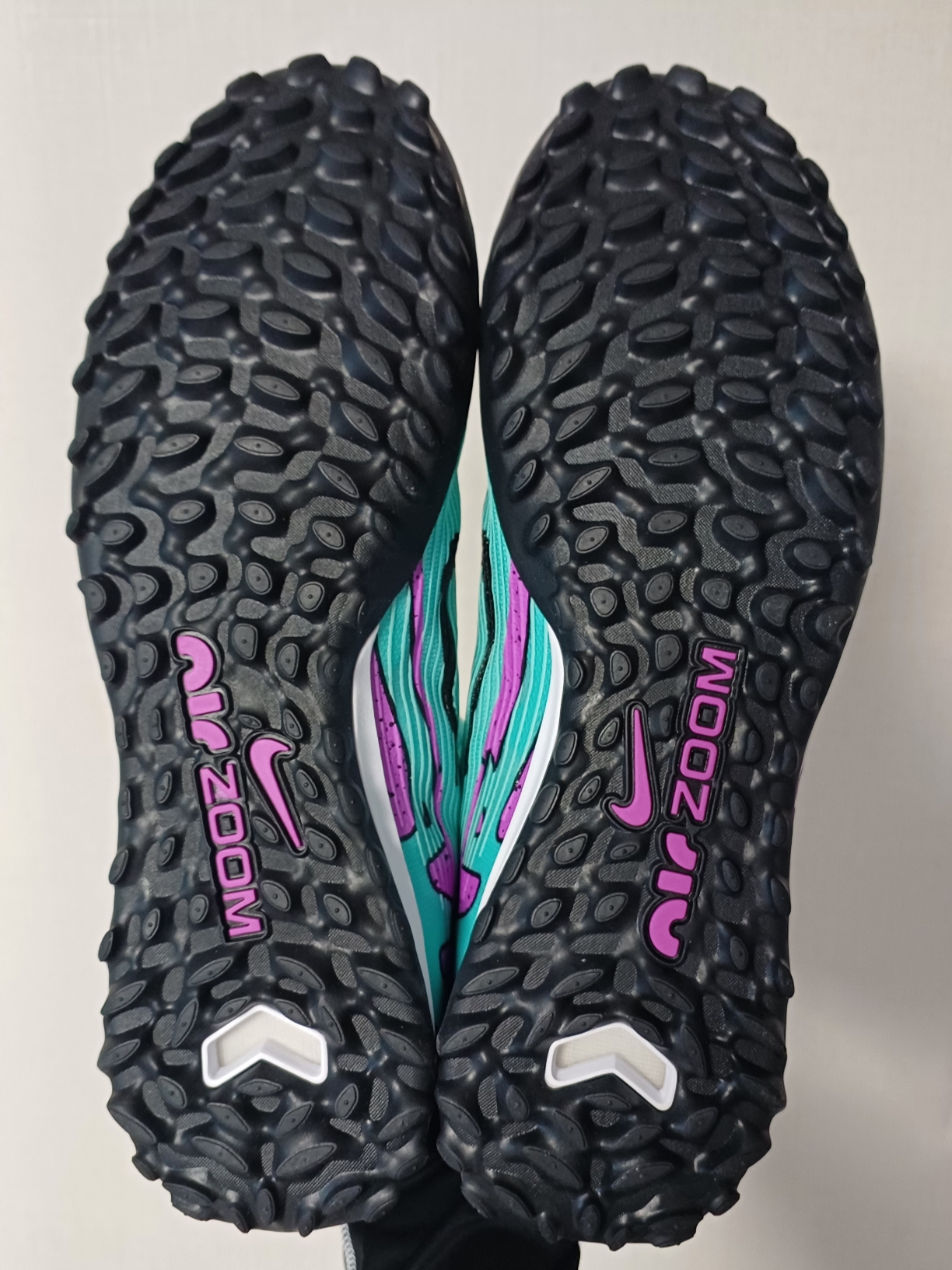 Nike Zoom Mercurial Vapor 15 Pro TF Hyper Turquoise Fuchsia Dream 착용 스타일 - 3