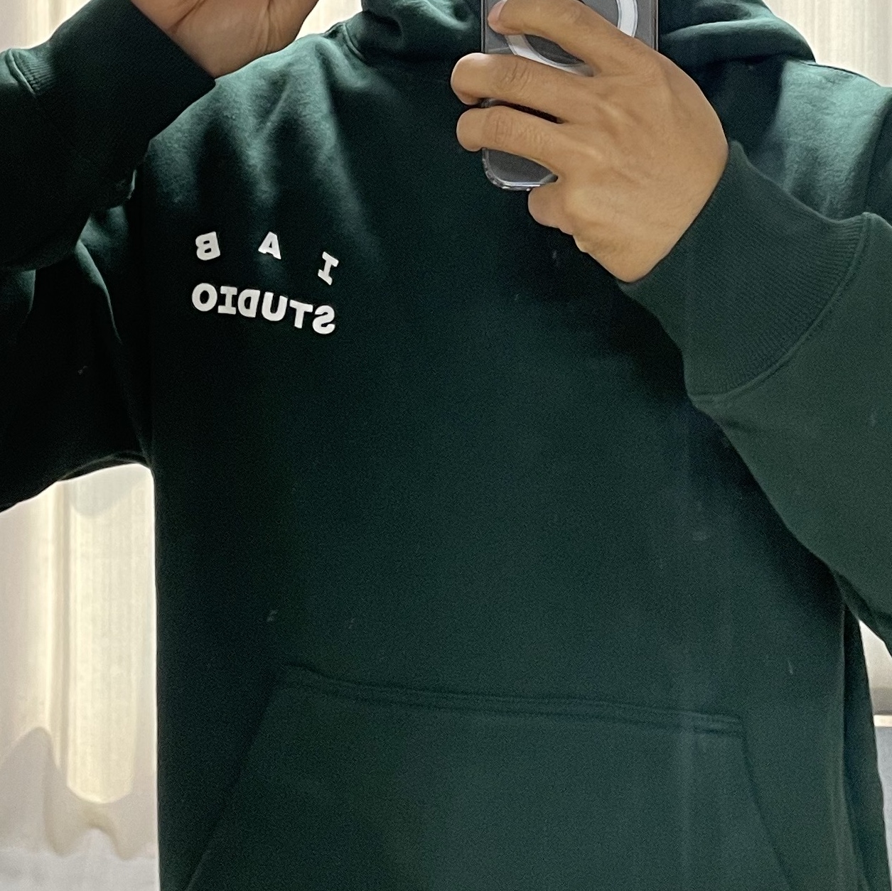 IAB Studio Hoodie Deep Green 착용 스타일