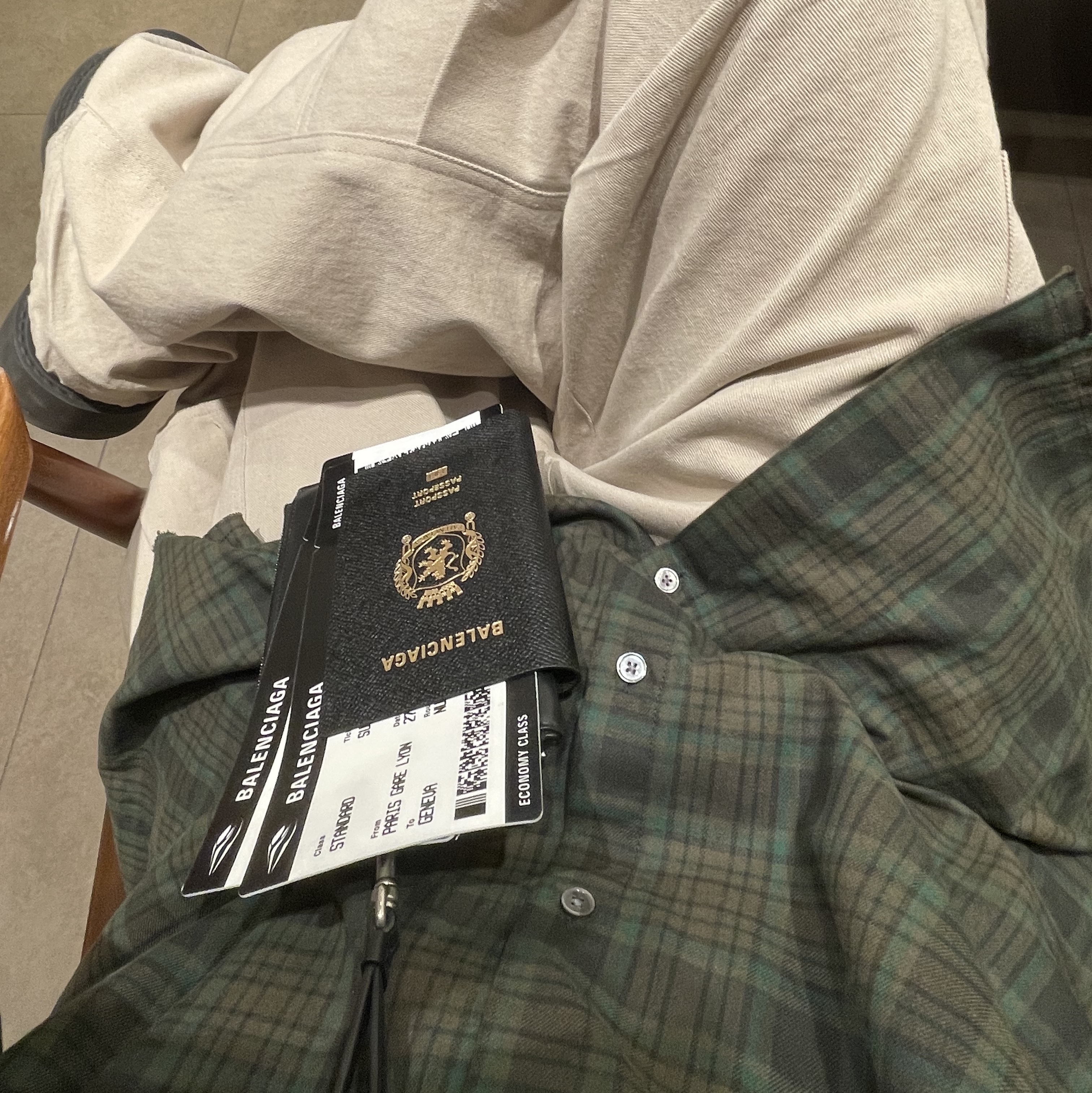 Nonnod Side Zip Cargo Pants Beige 착용 스타일