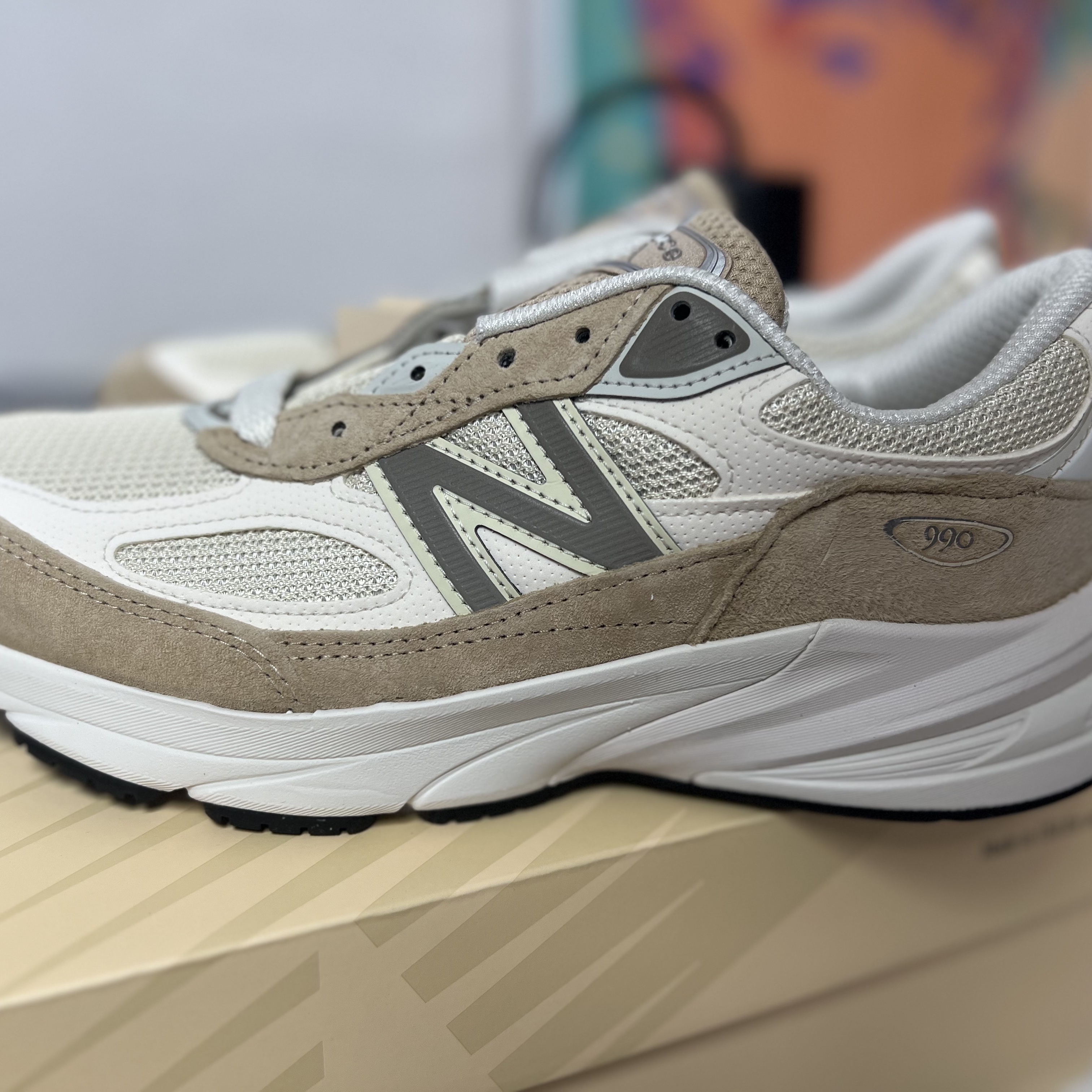 New Balance x Aime Leon Dore 990v6 Made in USA Tan 착용 스타일 - 2