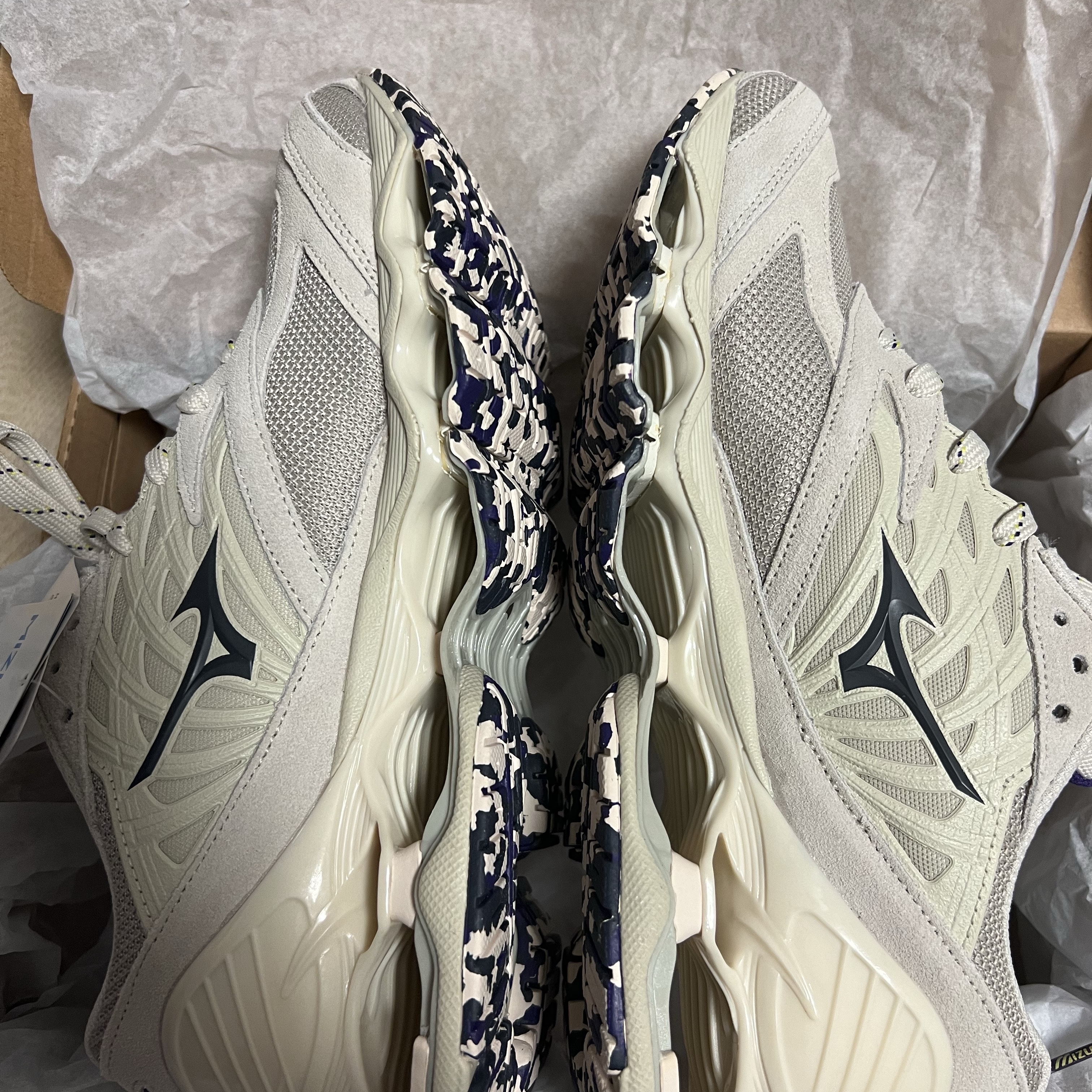 Mizuno Wave Prophecy LS Summer Sand Dark Shadow Pale Lime Yellow 착용 스타일 - 4