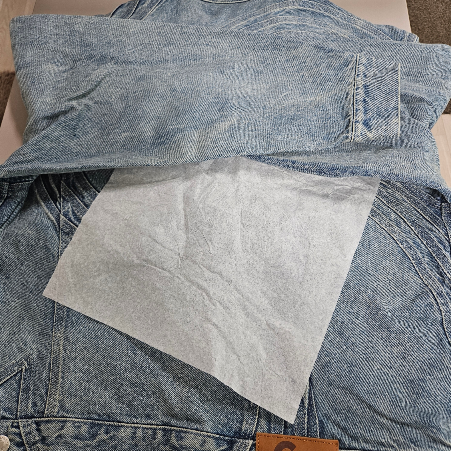 Supreme S Logo Denim Trucker Jacket Washed Blue - 24SS, Stussy Denim Zip Work Jacket Washed Blue 착용 스타일 - 3
