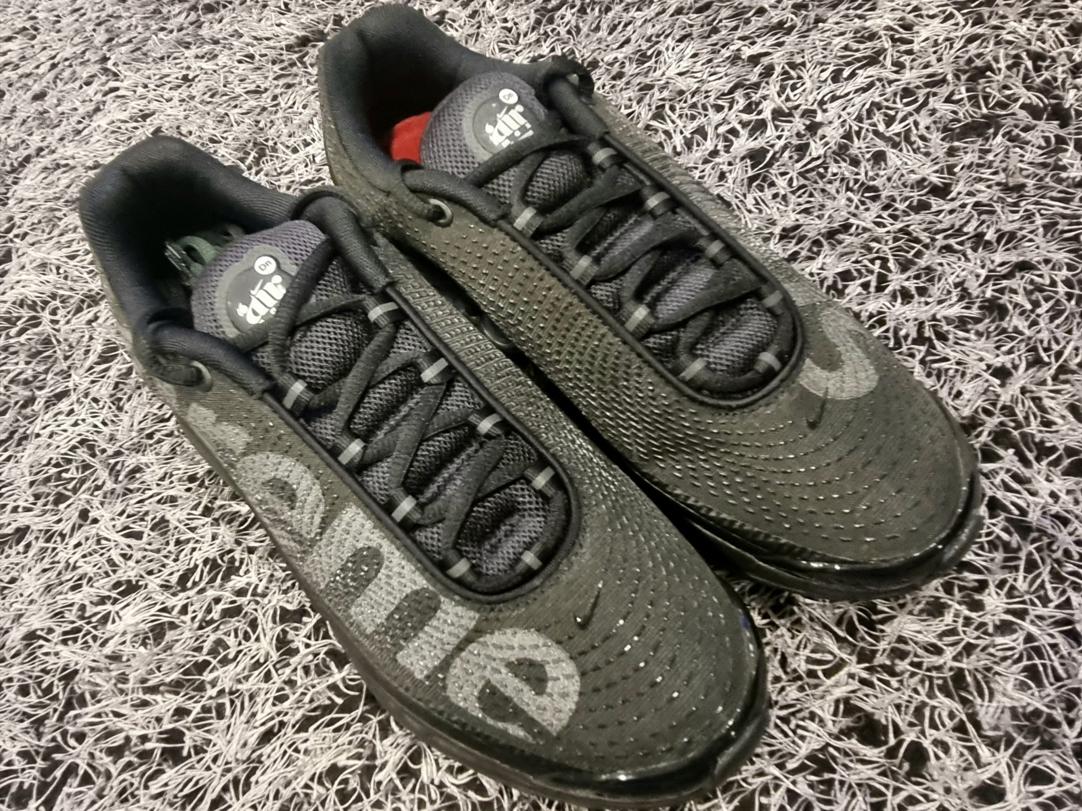 Nike x Supreme Air Max DN SP Black Galactic Jade 착용 스타일 - 3