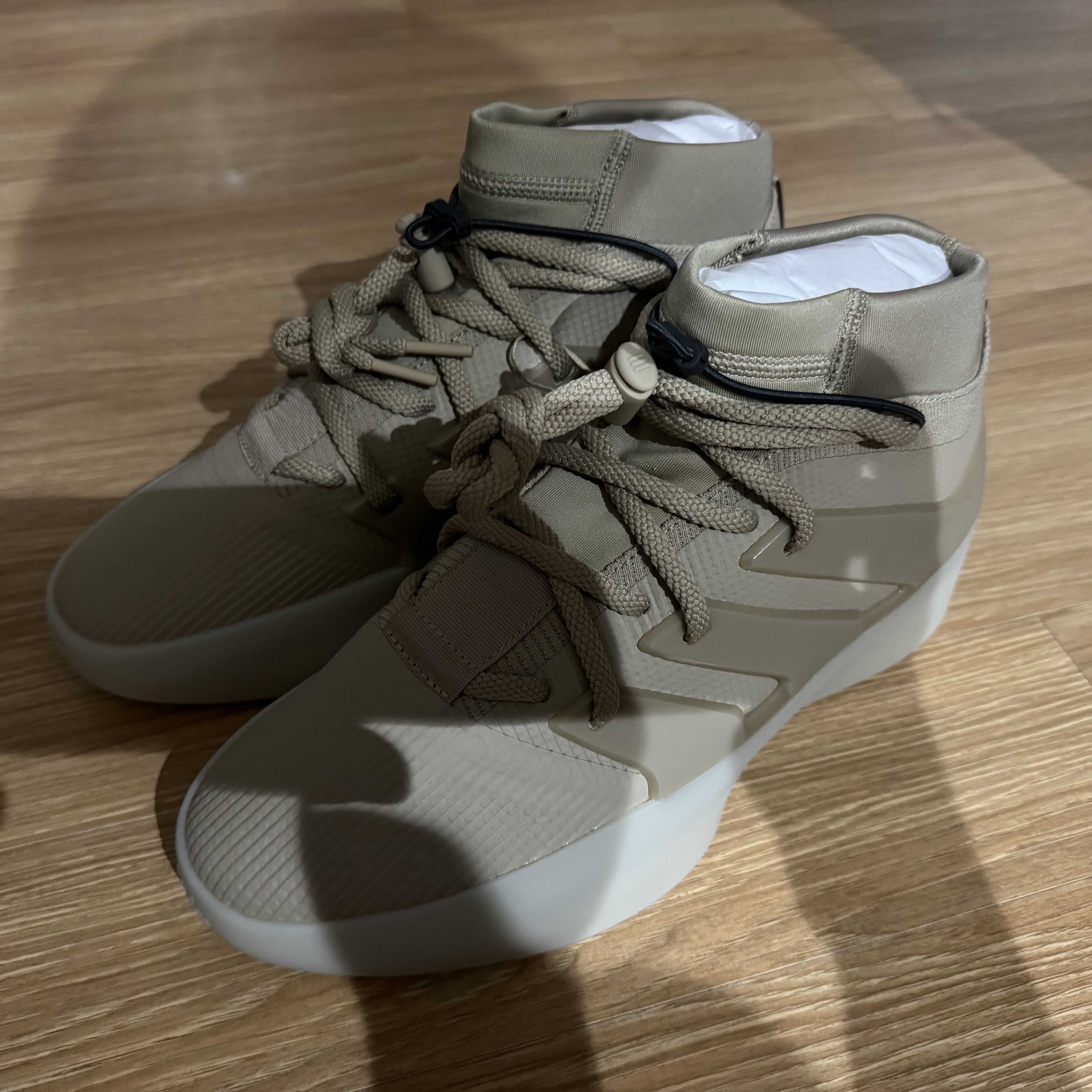 Adidas x Fear of God Athletics I Basketball Clay 착용 스타일 - 3