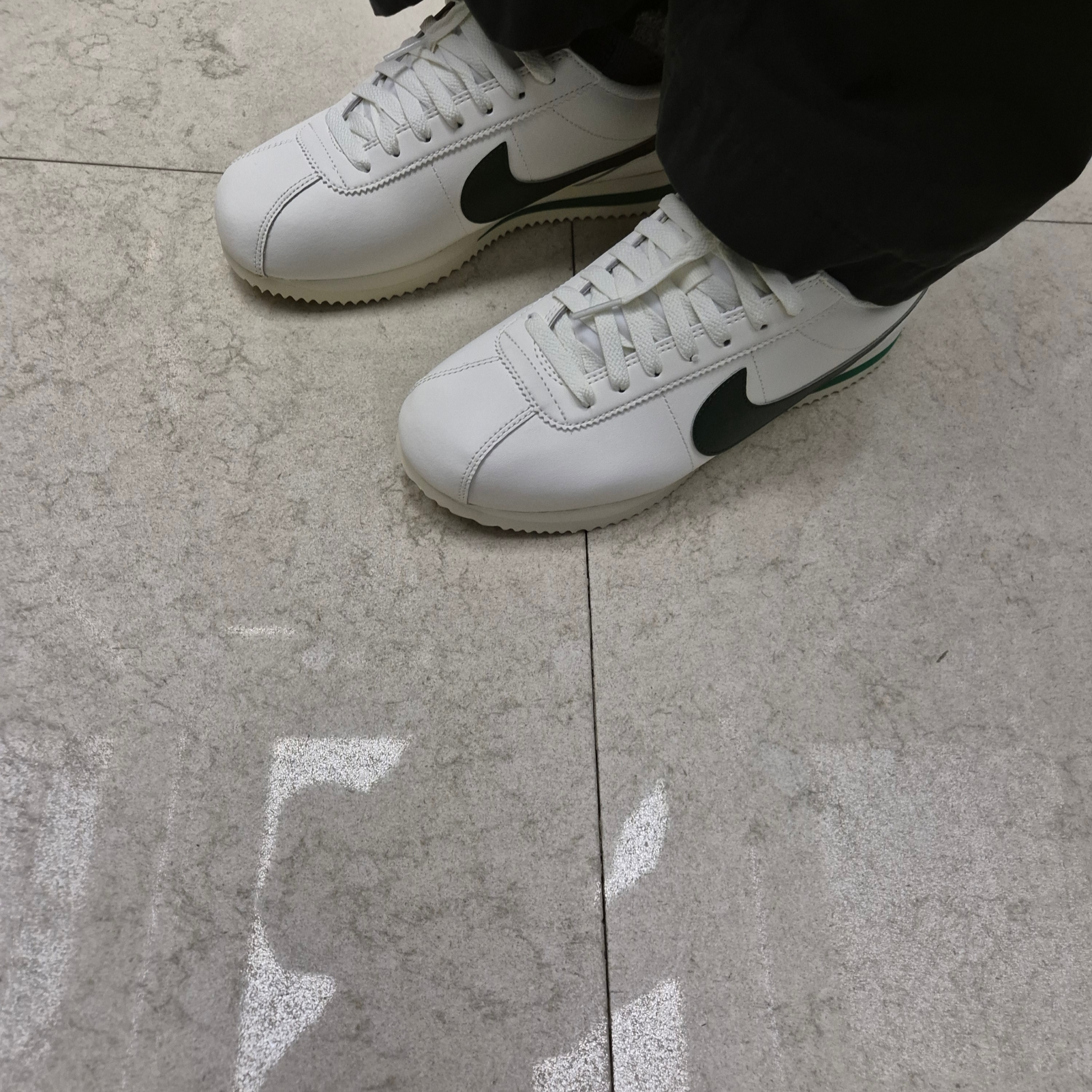 (W) Nike Cortez Gorge Green and Malachite 착용 스타일 - 2