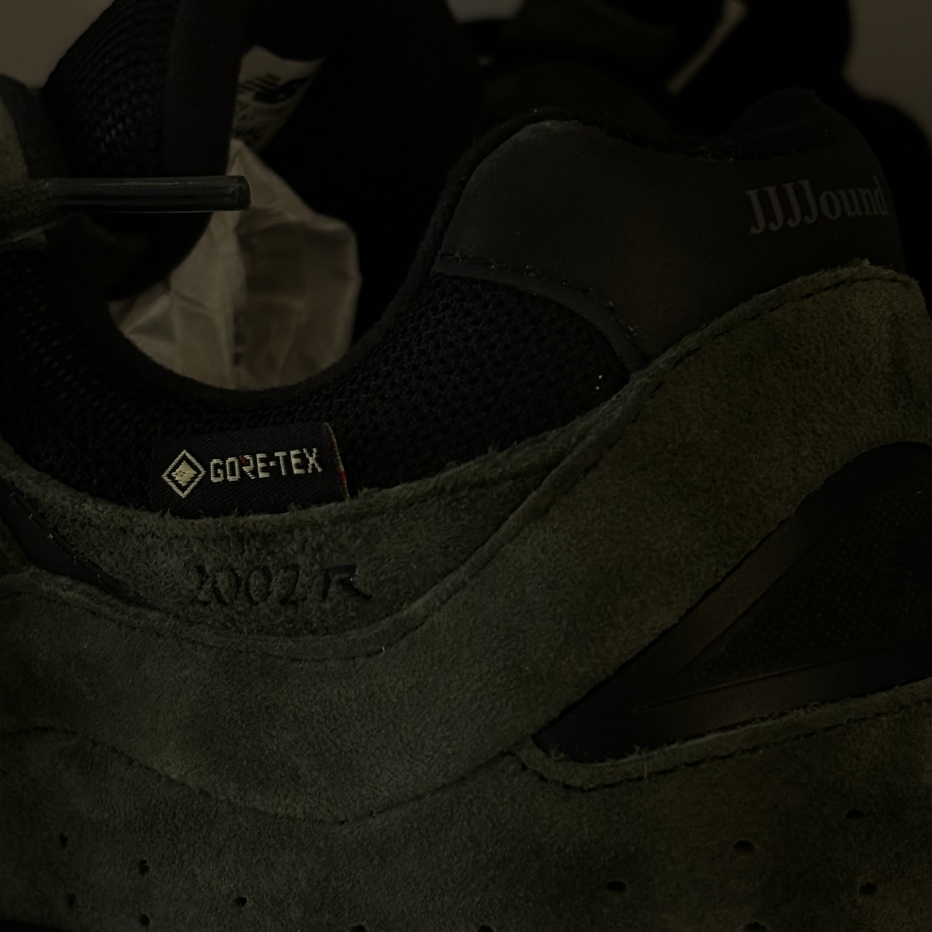 New Balance x JJJJound 2002R Gore-Tex Pine 착용 스타일
