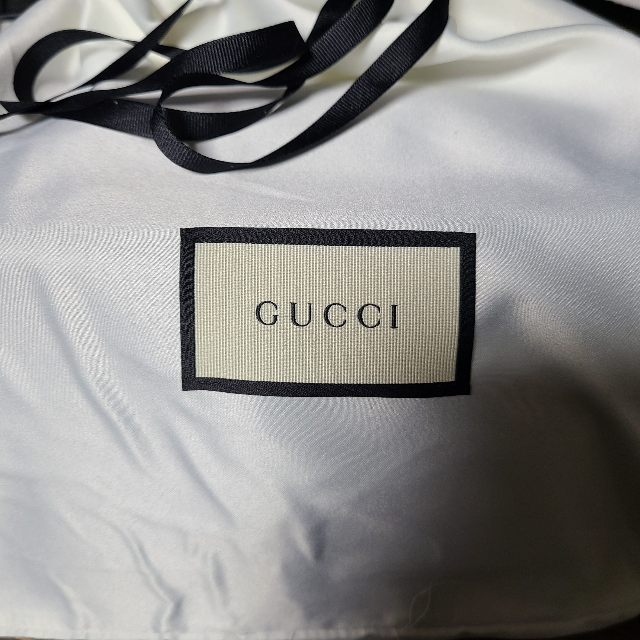 Gucci GG Fabric Waist Bag Black 착용 스타일 - 1