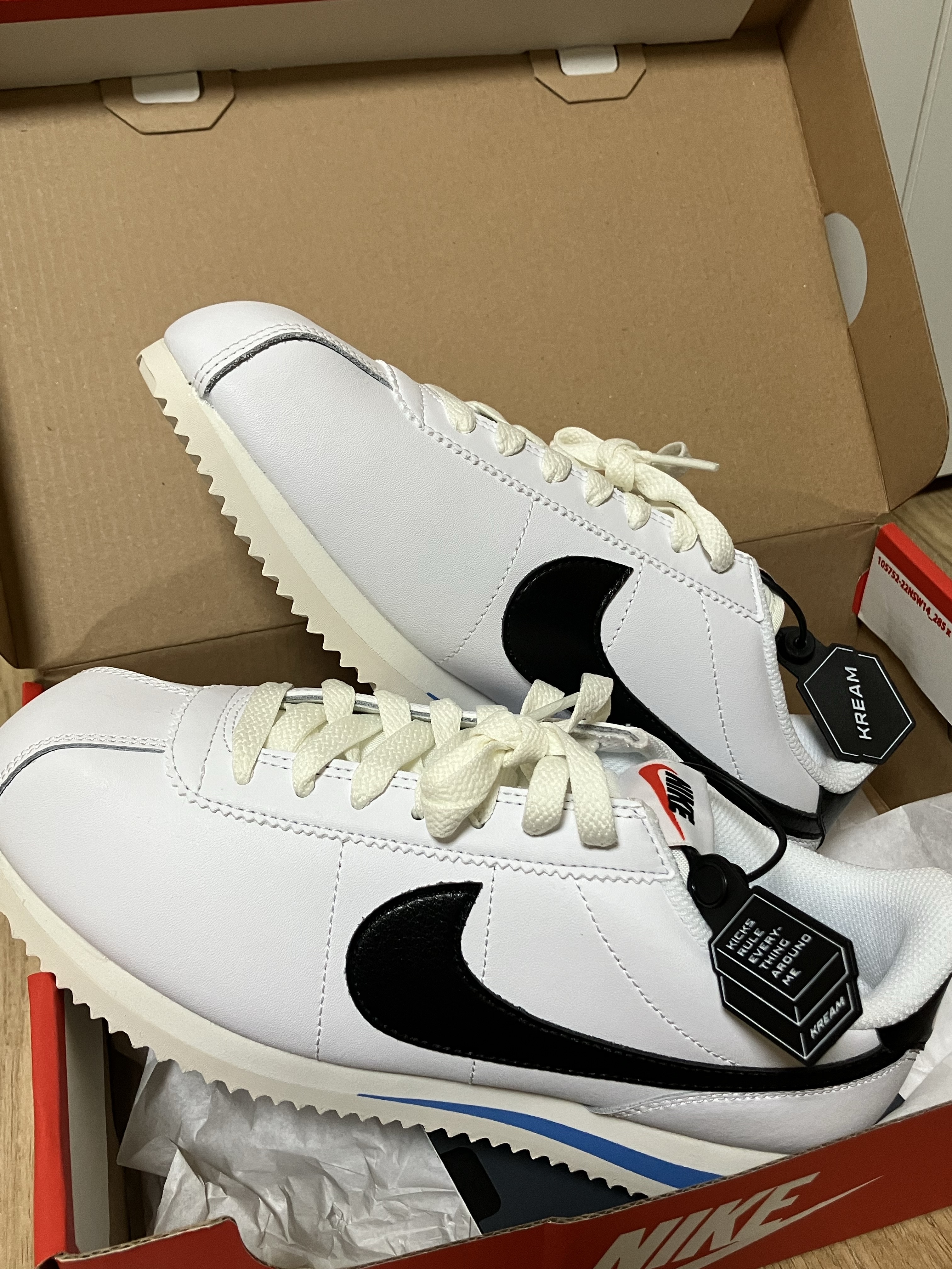 (W) Nike Cortez White and Black 착용 스타일