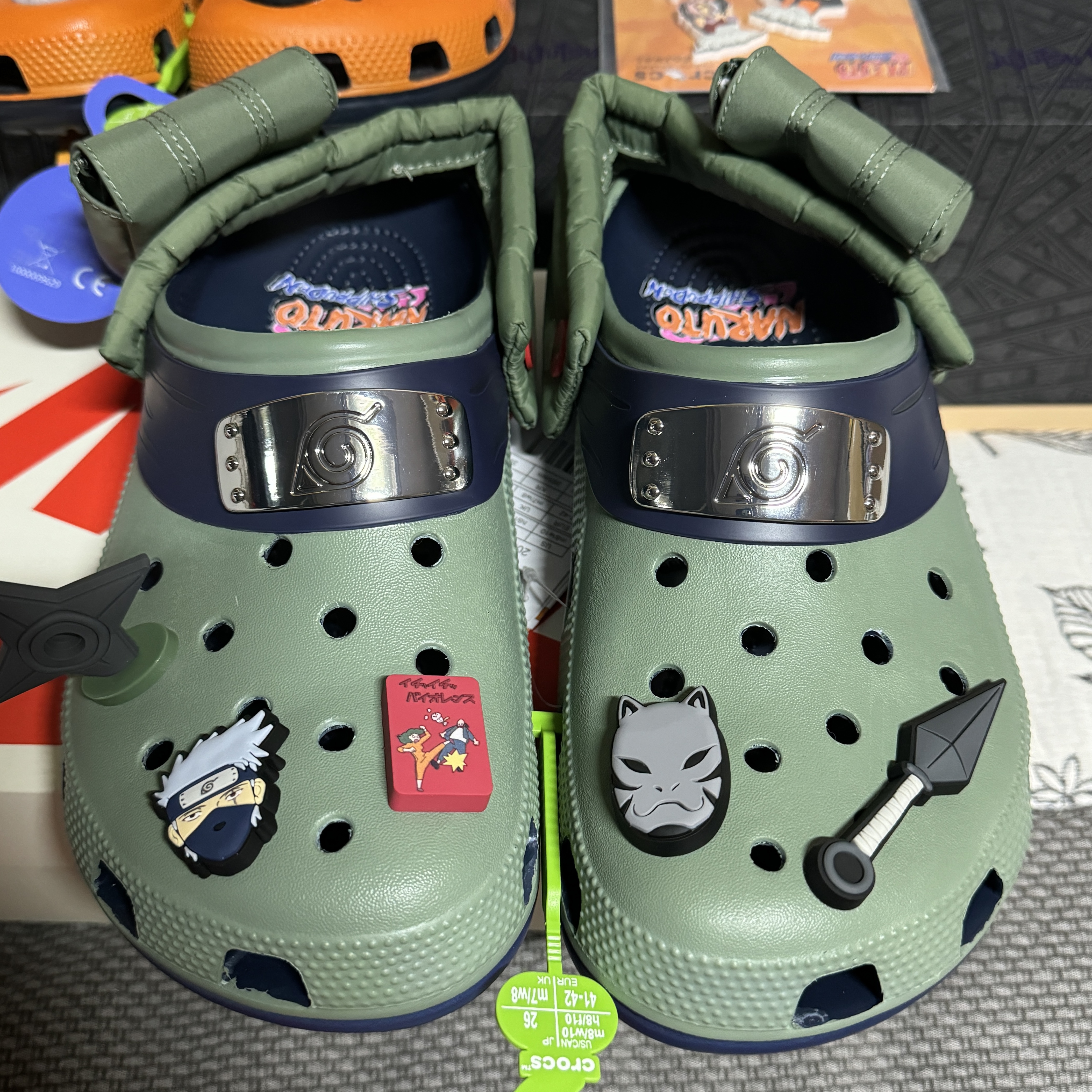 Crocs x Naruto Classic Clog Kakashi 착용 스타일