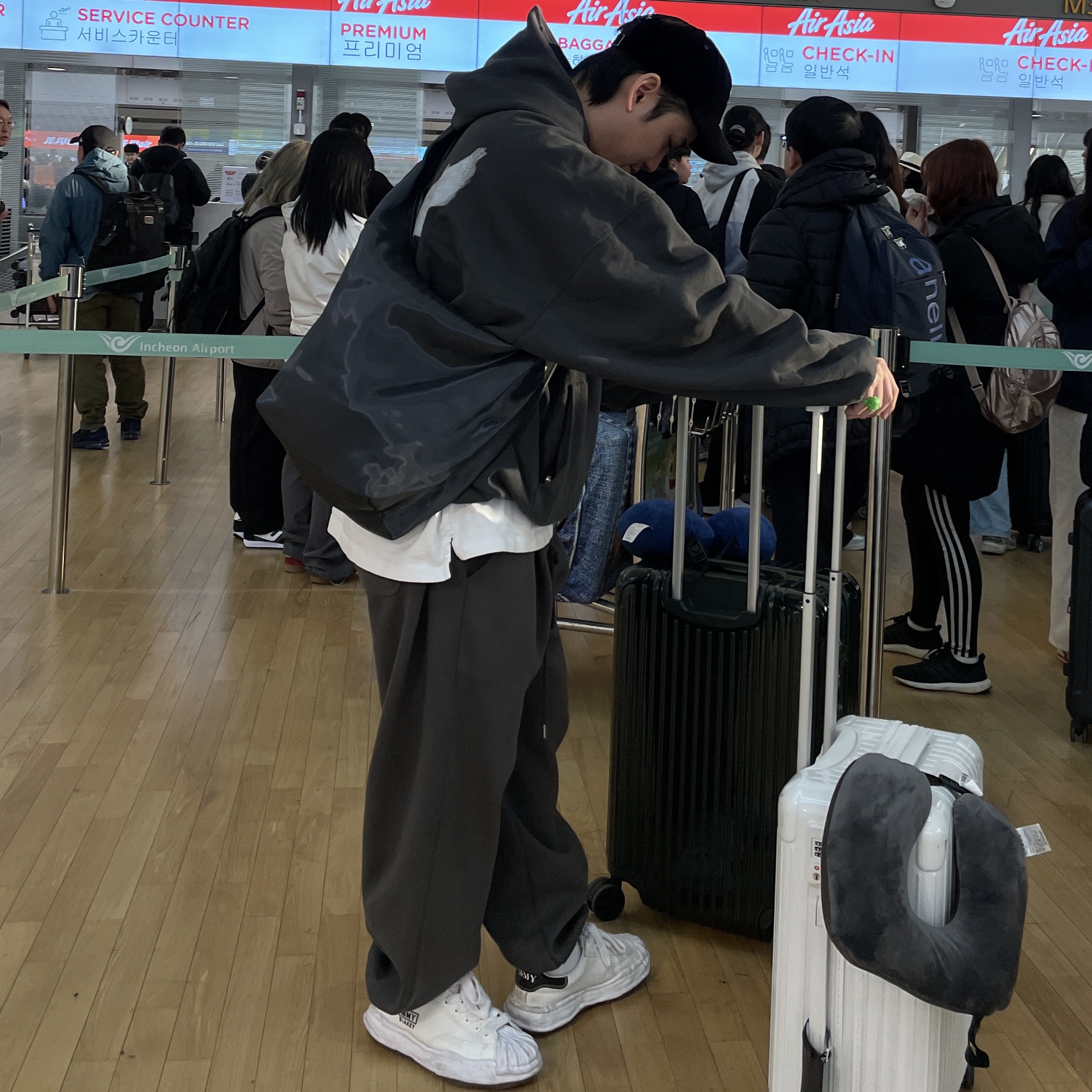 Undermycar Mu.03 Anti Fxxking Logo Play Oversized Sweat Jogger Olive, Yeezy Gap Engineered By Balenciaga Dove Hoodie Black 착용 스타일