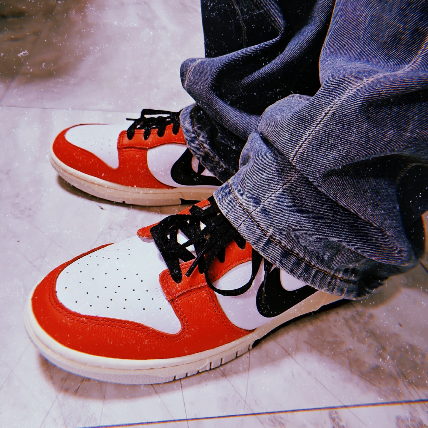 Nike Dunk Low Retro PRM University Red Black 착용 스타일 - 2