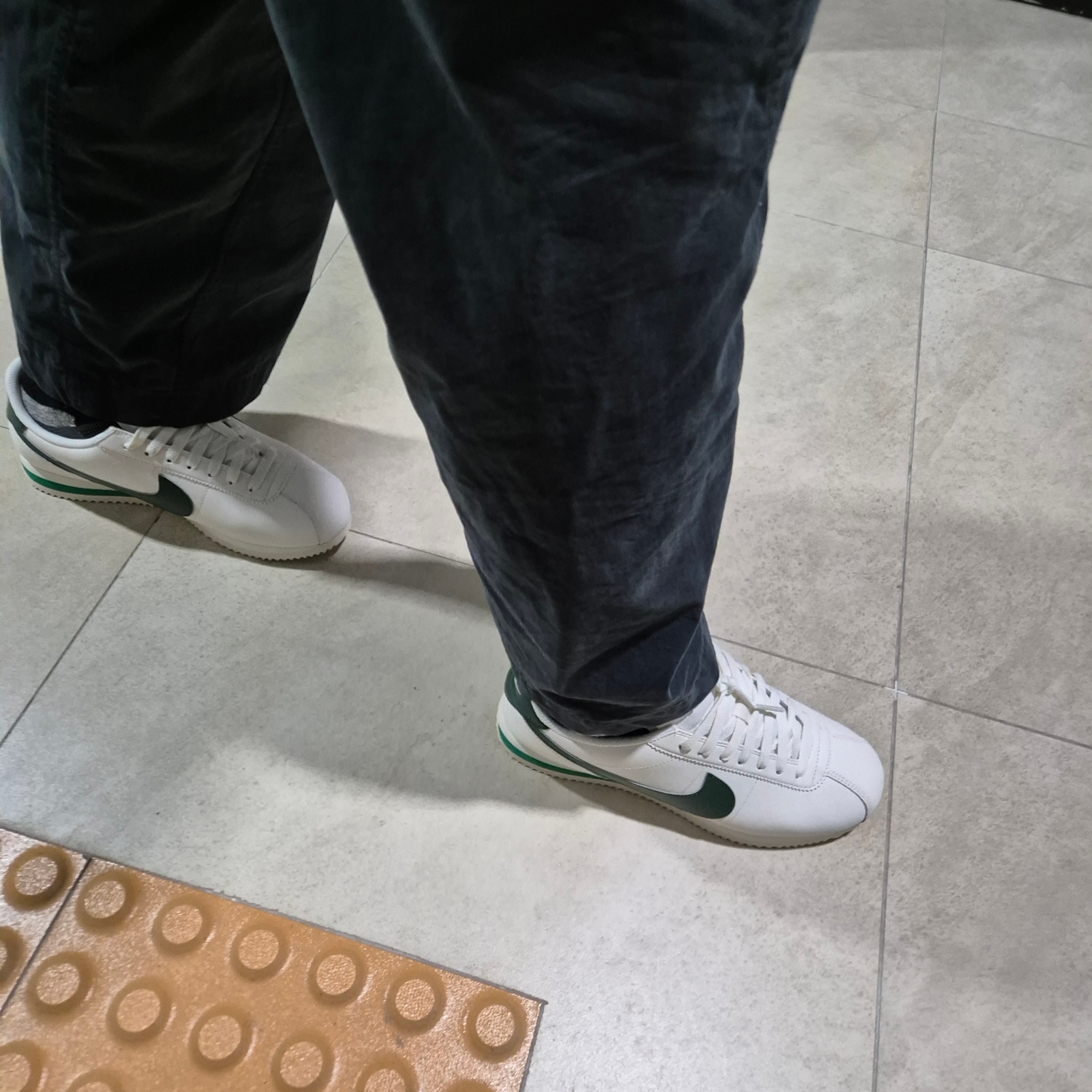 (W) Nike Cortez Gorge Green and Malachite 착용 스타일 - 1