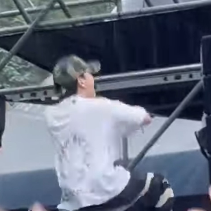 Chrome Hearts Horseshoe Logo T-Shirt White - Malibu Exclusive 착용 스타일 - 2