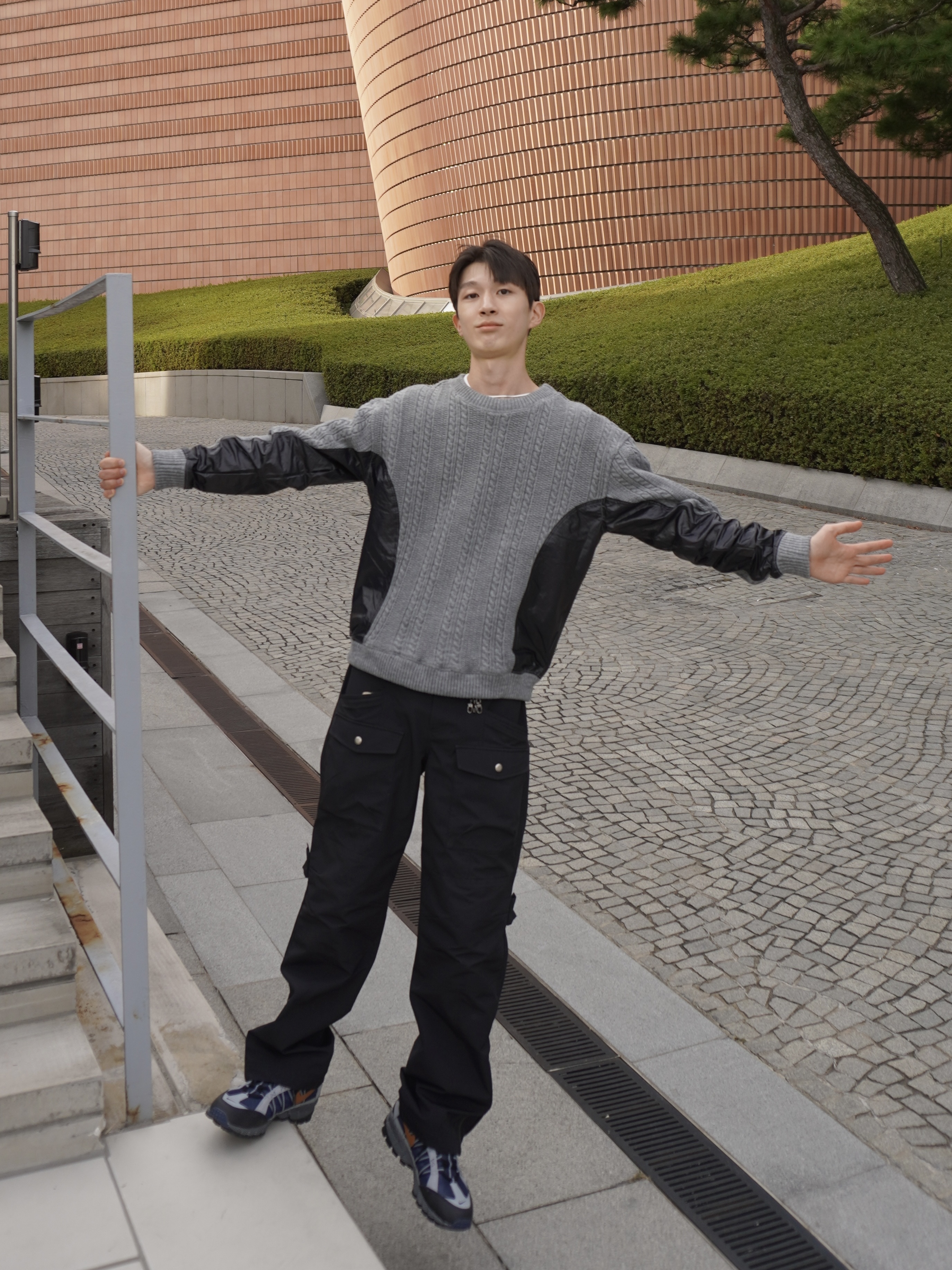 Andersson Bell x Asics Cargo Pants Black, Nike Air Humara Midnight Navy and Obsidian 착용 스타일 - 1