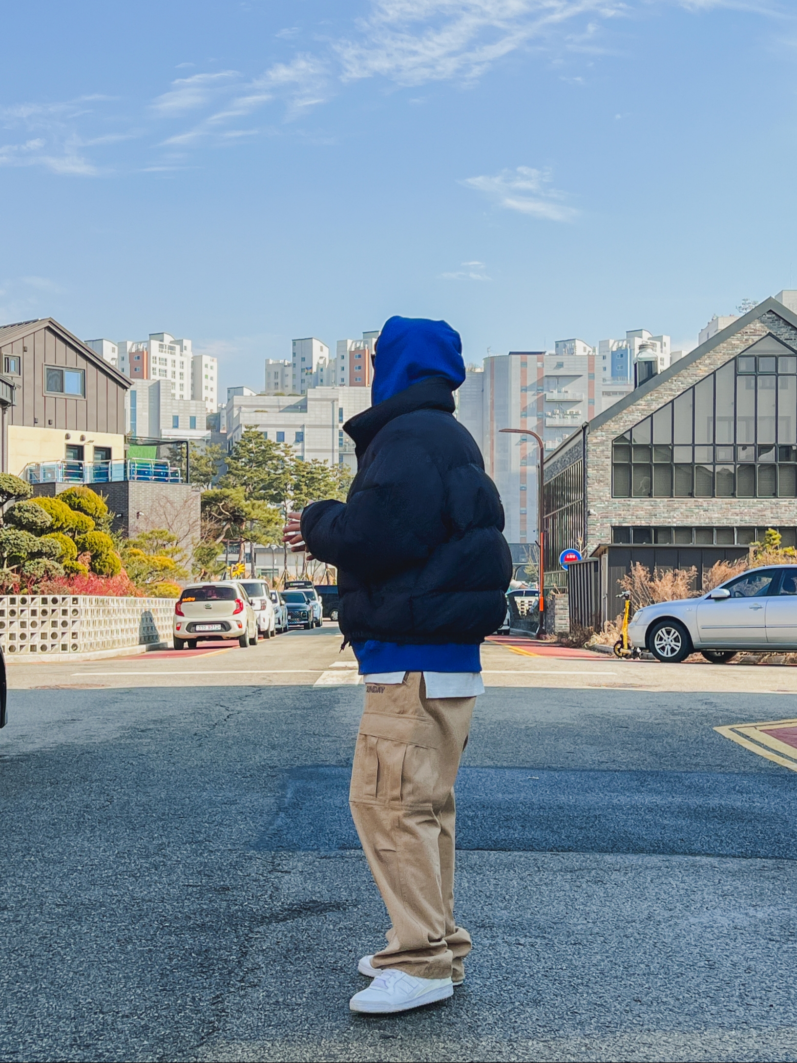 Adidas Forum Low Triple White, Undermycar Mu.15 Anti Fxxking Logo Play Triple Logo Crop Padding Jacket Black 착용 스타일 - 2