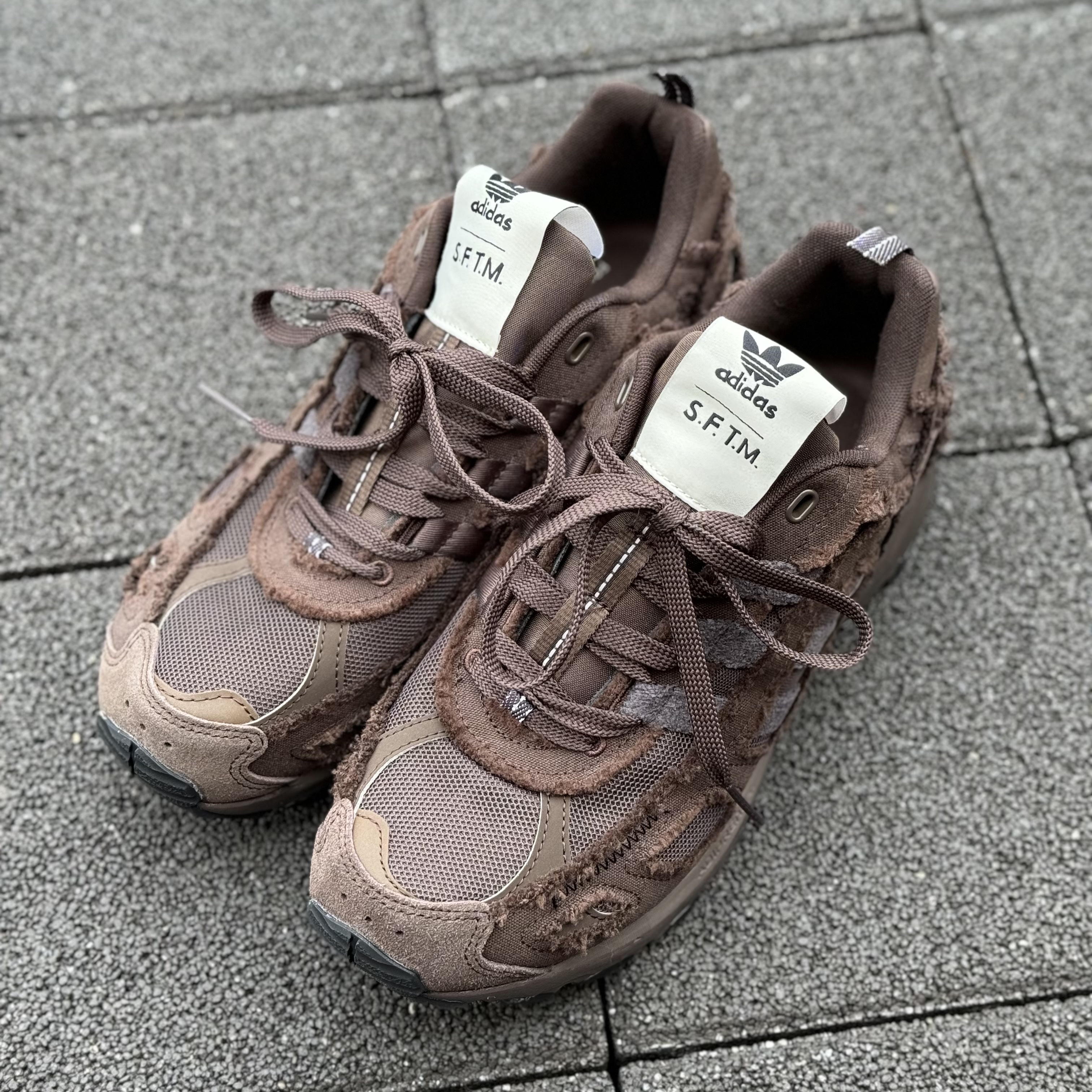 Adidas x Song for the Mute Shadowturf Dark Brown 착용 스타일