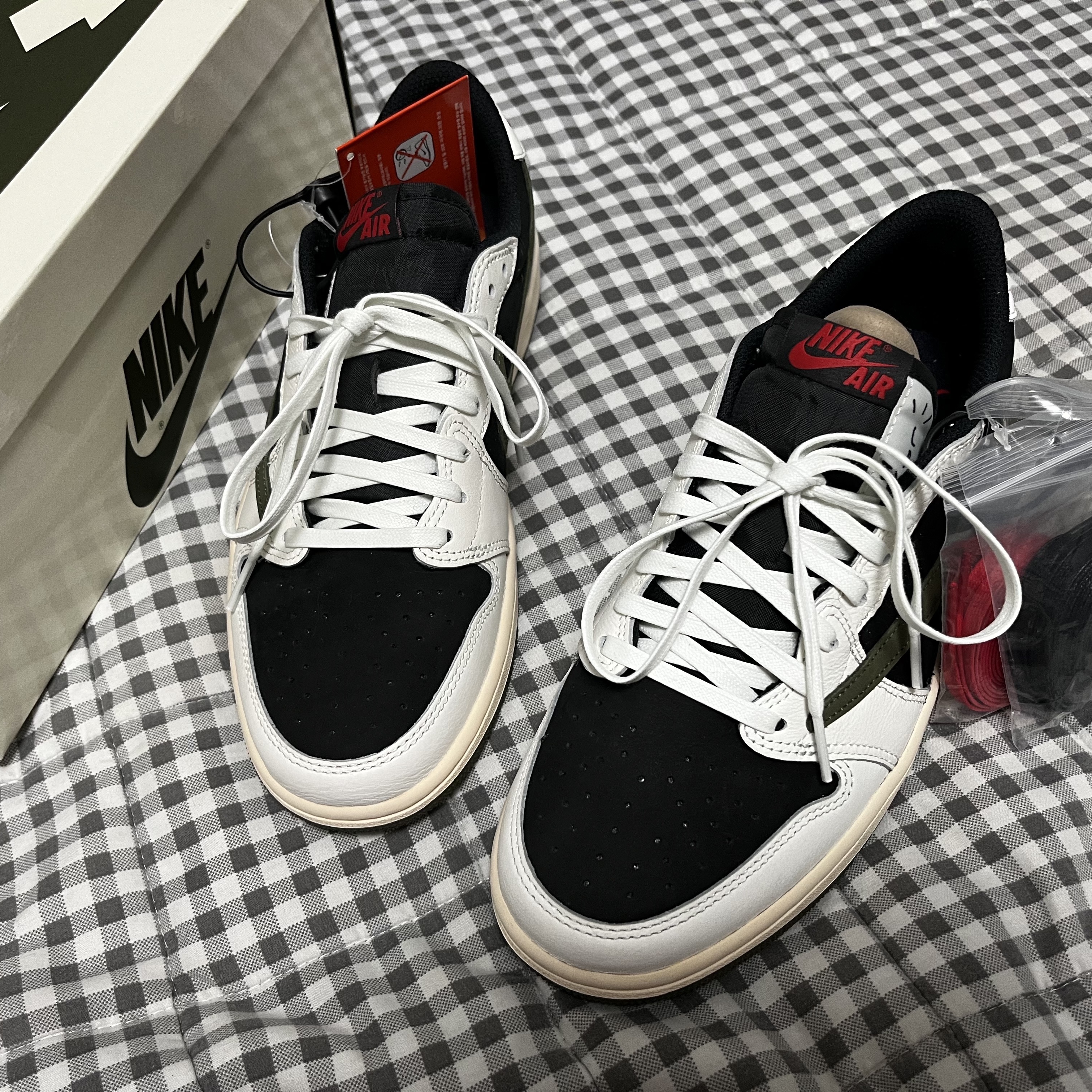 (W) Jordan 1 x Travis Scott Retro Low OG SP Medium Olive 착용 스타일