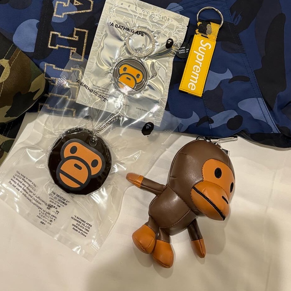 BAPE Baby Milo Plush Doll Keychain Brown, BAPE Baby Milo Keychain Brown 착용 스타일 - 4