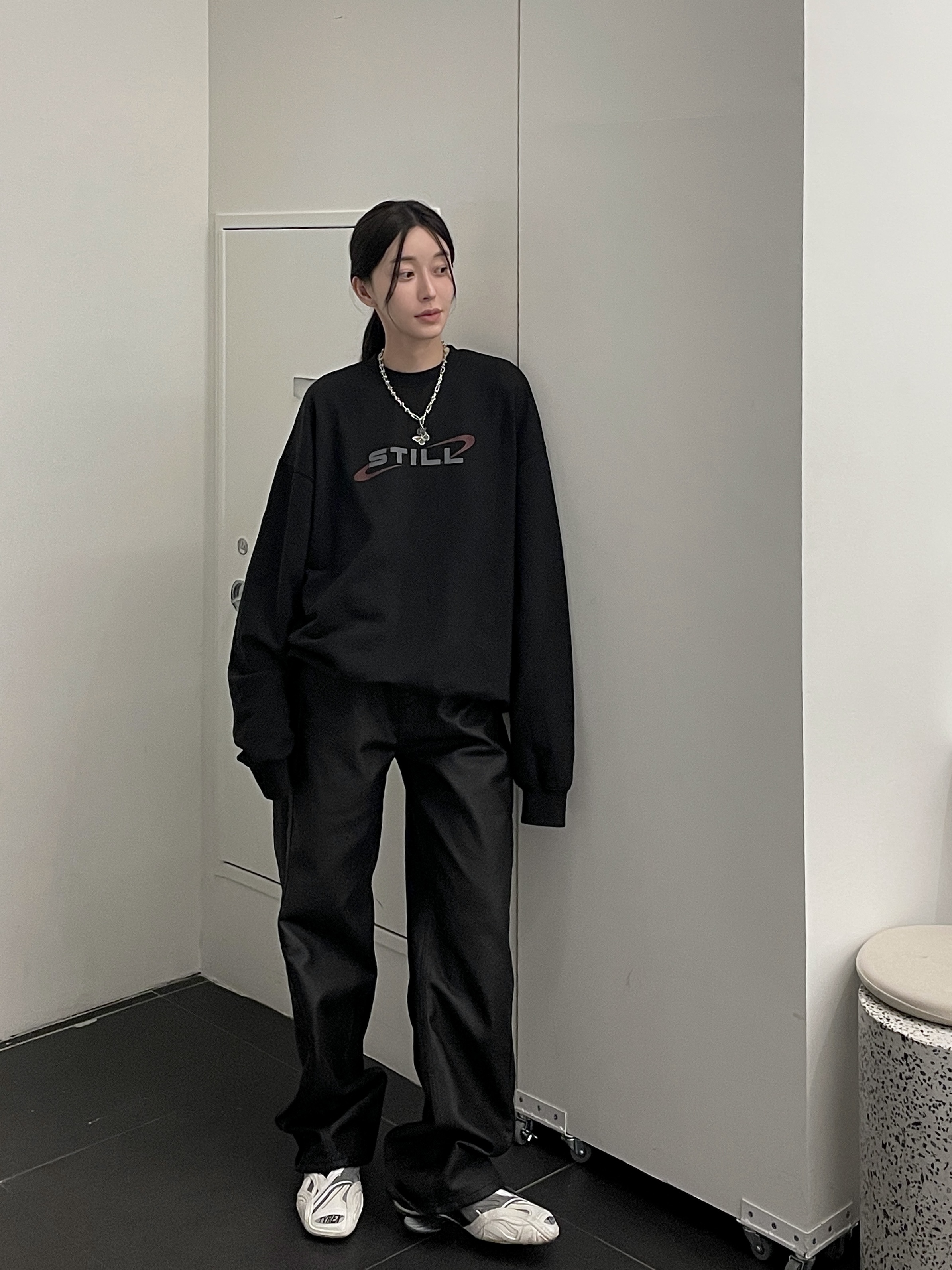 (W) Balenciaga Tyrex Sneakers Black White 착용 스타일 - 4