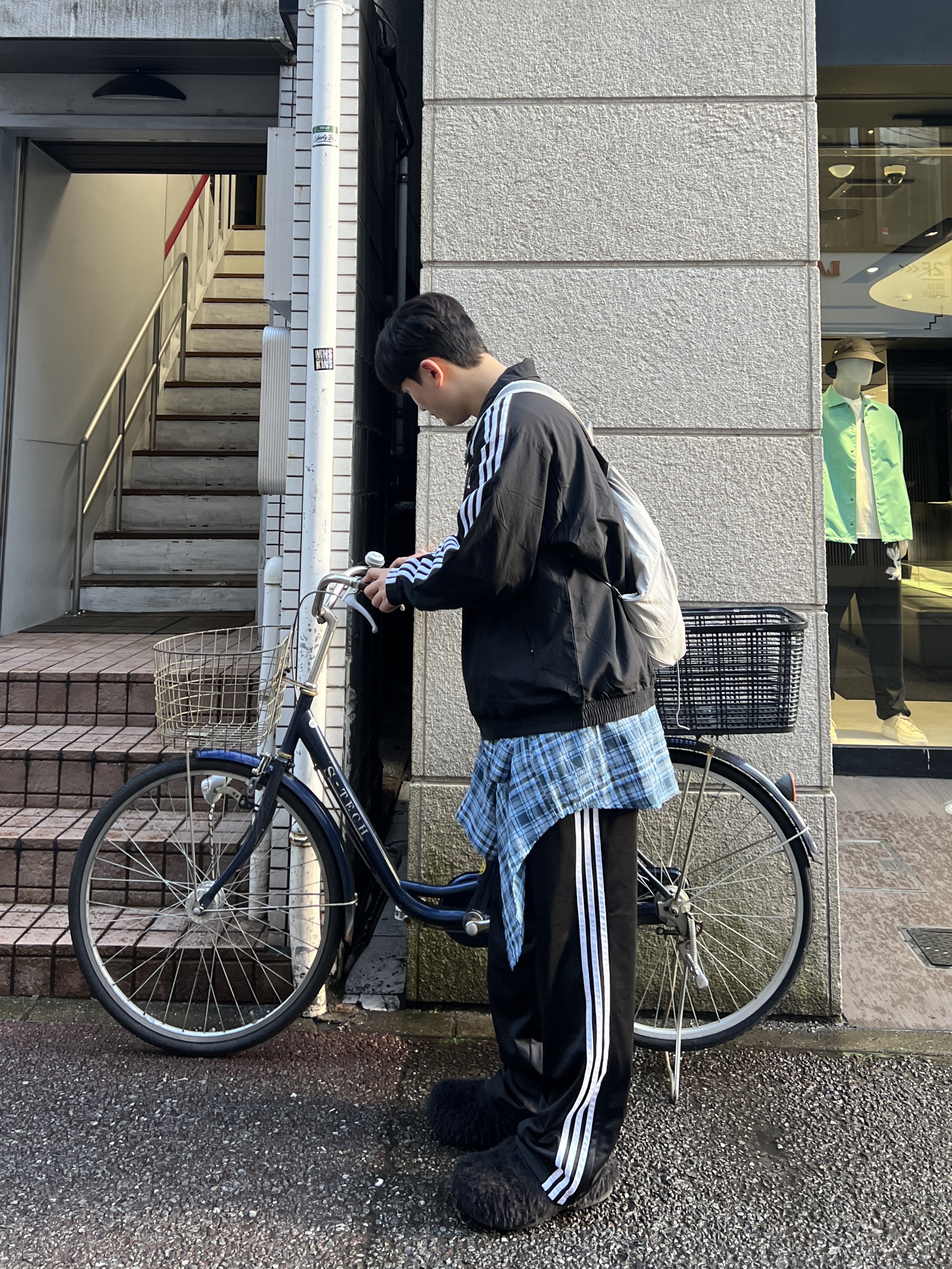 Adidas Adicolor Classics Firebird Track Top Black - KR Sizing, Adidas Adicolor Classic Firebird Track Pants Black - KR Sizing 착용 스타일 - 2