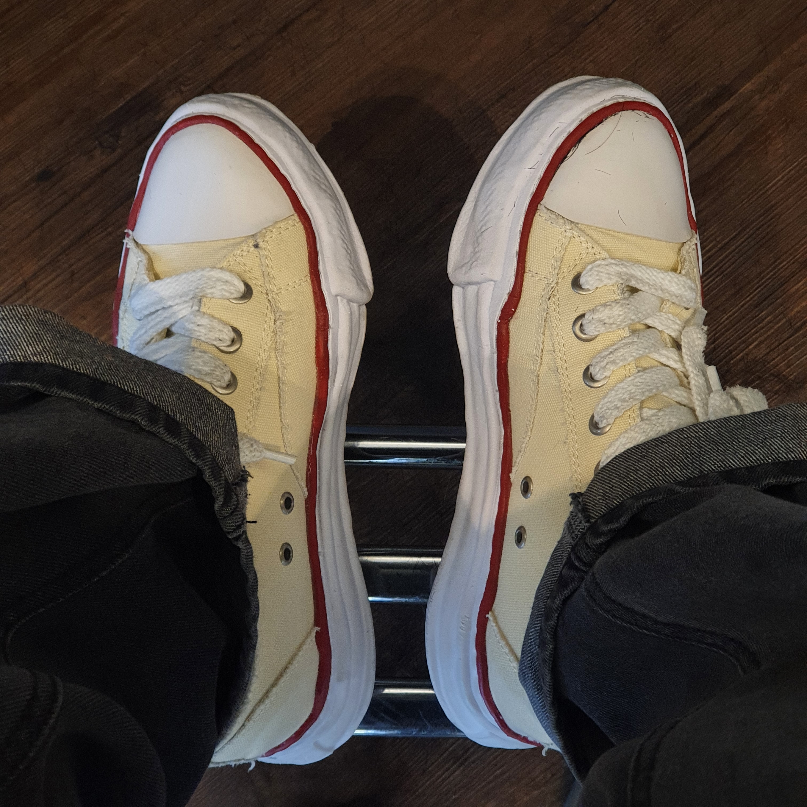 Maison Mihara Yasuhiro Peterson OG Sole Canvas Low-top Sneakers Natural 착용 스타일