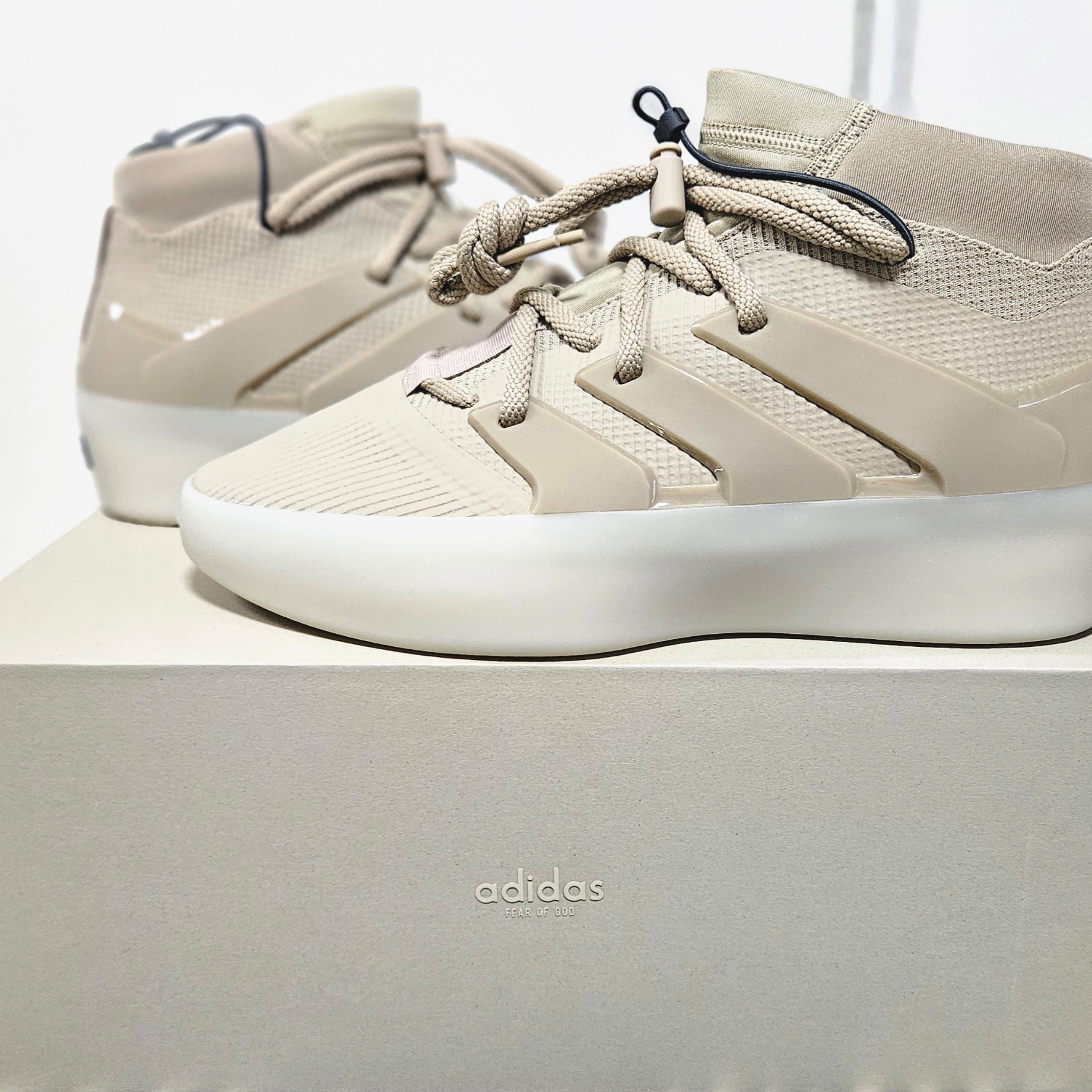 Adidas x Fear of God Athletics I Basketball Clay 착용 스타일 - 2