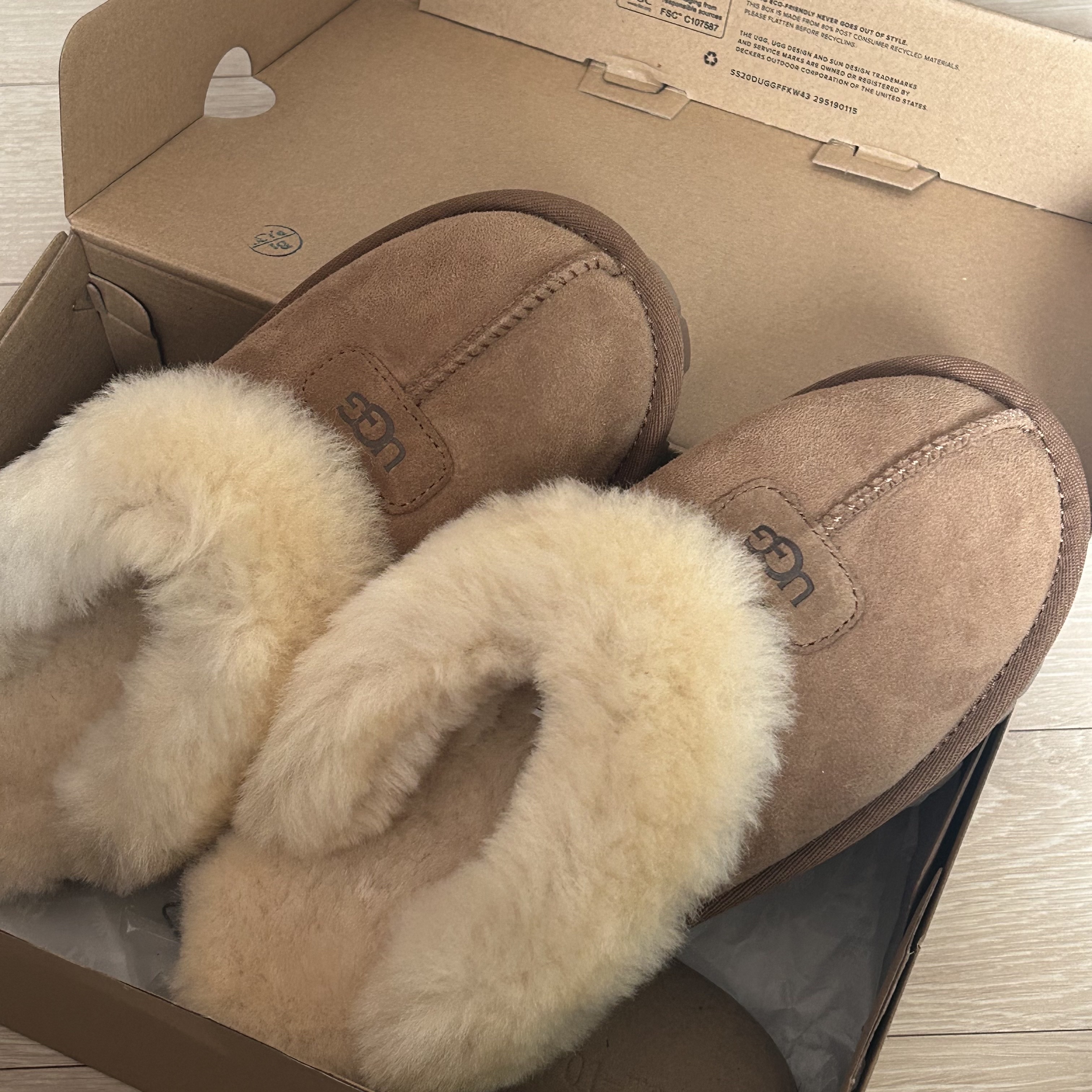 (W) UGG Coquette Slipper Chestnut 착용 스타일