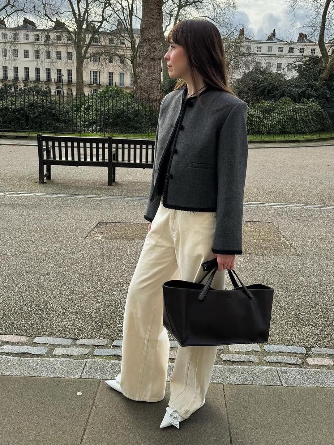 (W) Miu Miu Denim Pants White, (W) Matin Kim Big Pocket Vintage Cargo Denim Pants White 착용 스타일 - 4