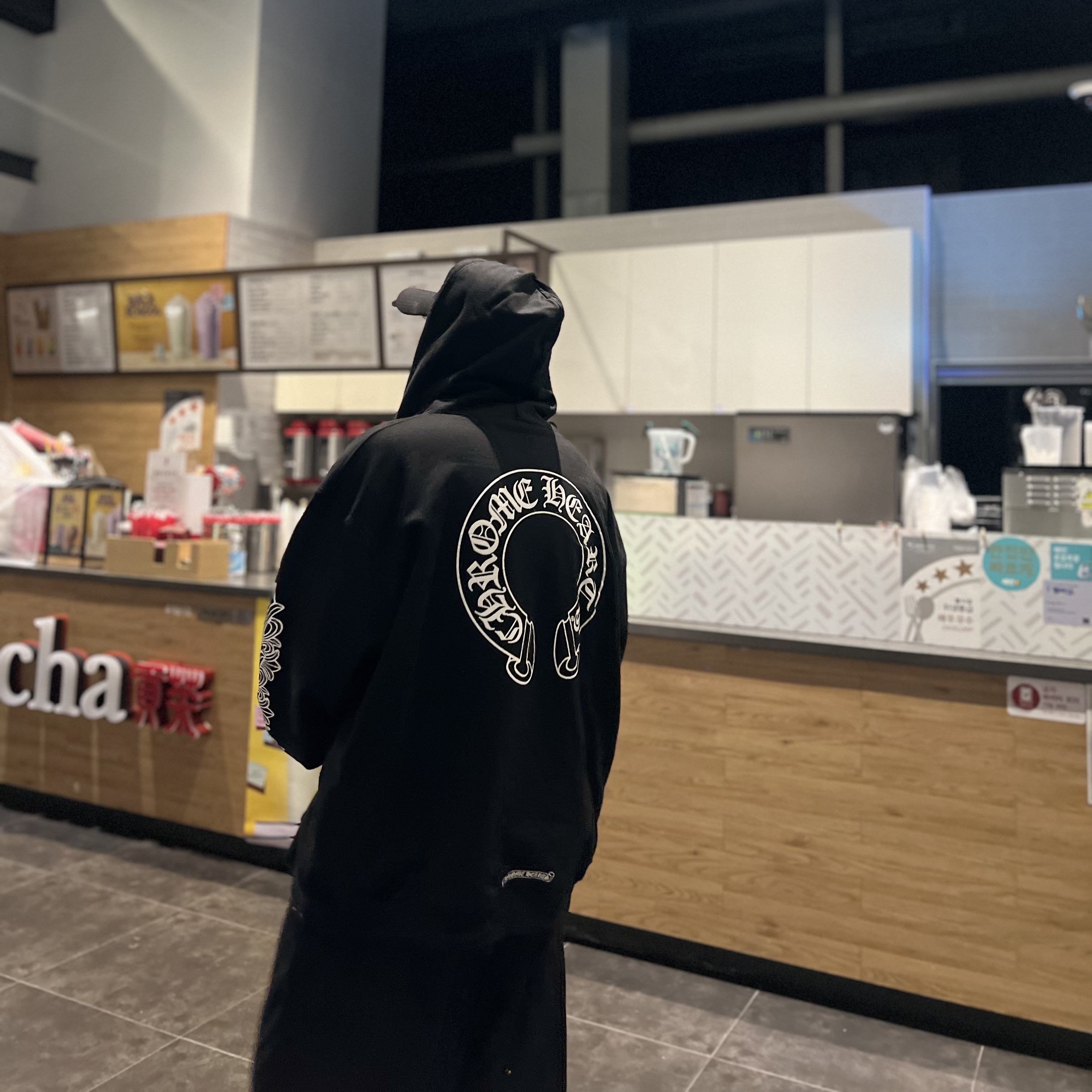 Chrome Hearts Horseshoe Floral Heavyweight Zip-Up Hoodie Black 착용 스타일