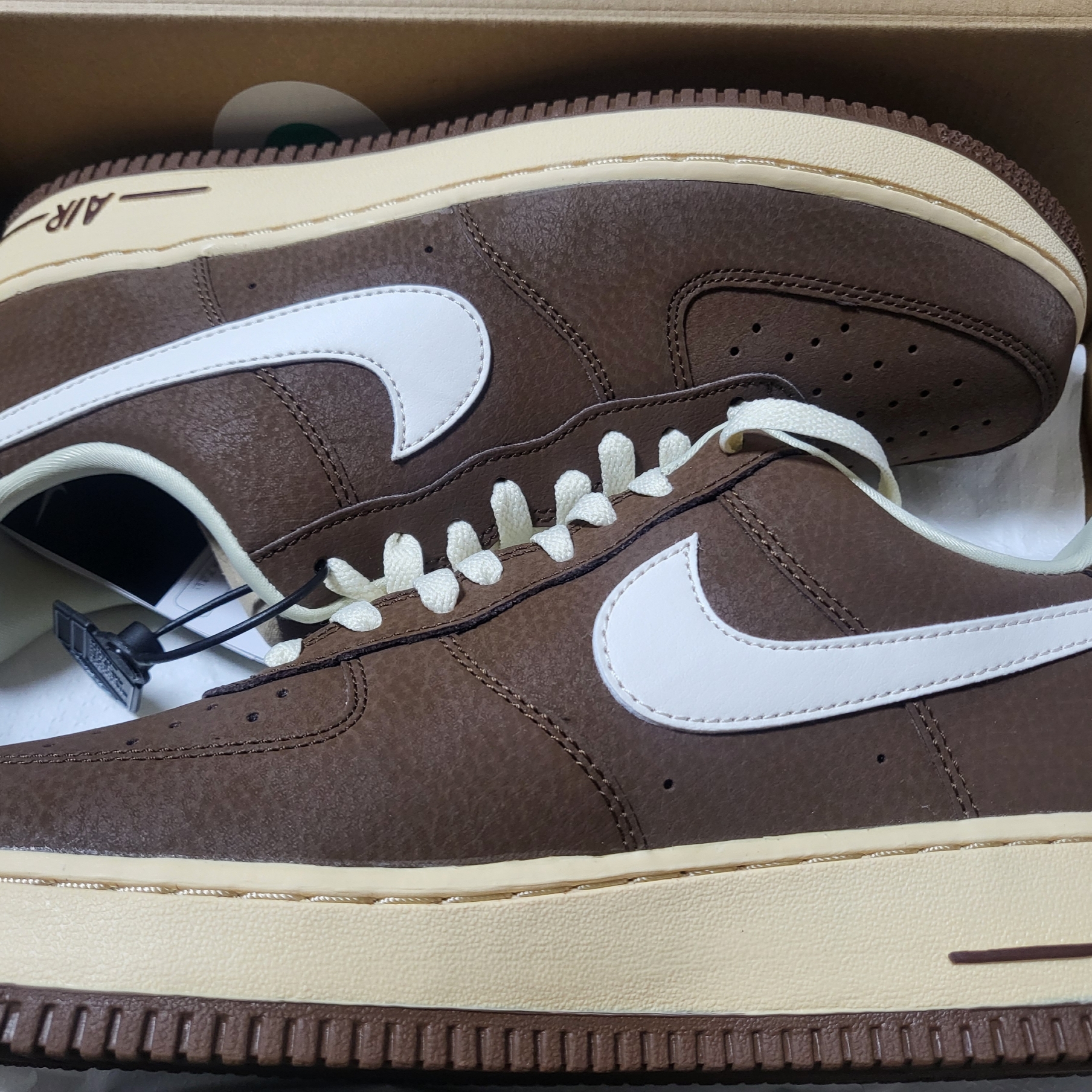 Nike Air Force 1 '07 Cacao Wow Coconut Milk 착용 스타일 - 1