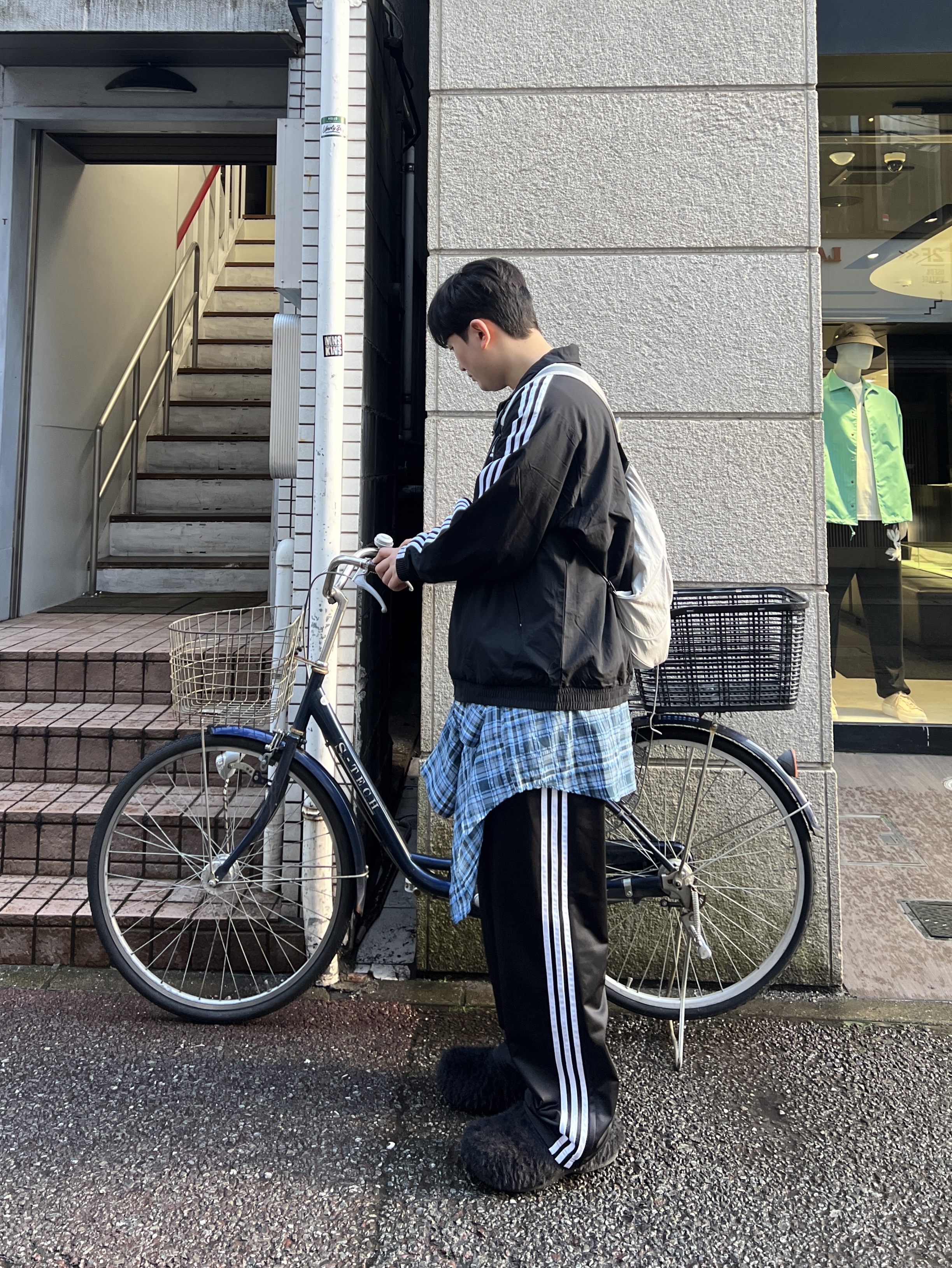 Adidas Adicolor Classics Firebird Track Top Black - KR Sizing, Adidas Adicolor Classic Firebird Track Pants Black - KR Sizing 착용 스타일 - 1