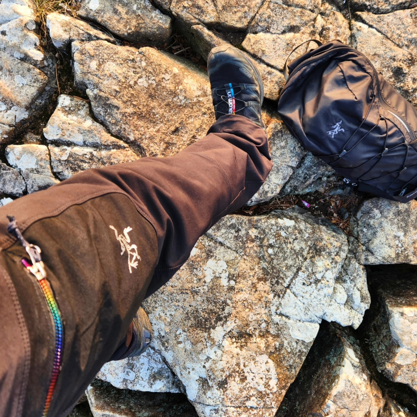 Arc'teryx Embroidered Bird Toque Black, Arc'teryx Rho Lightweight Wool Neck Gaiter Black 착용 스타일 - 4