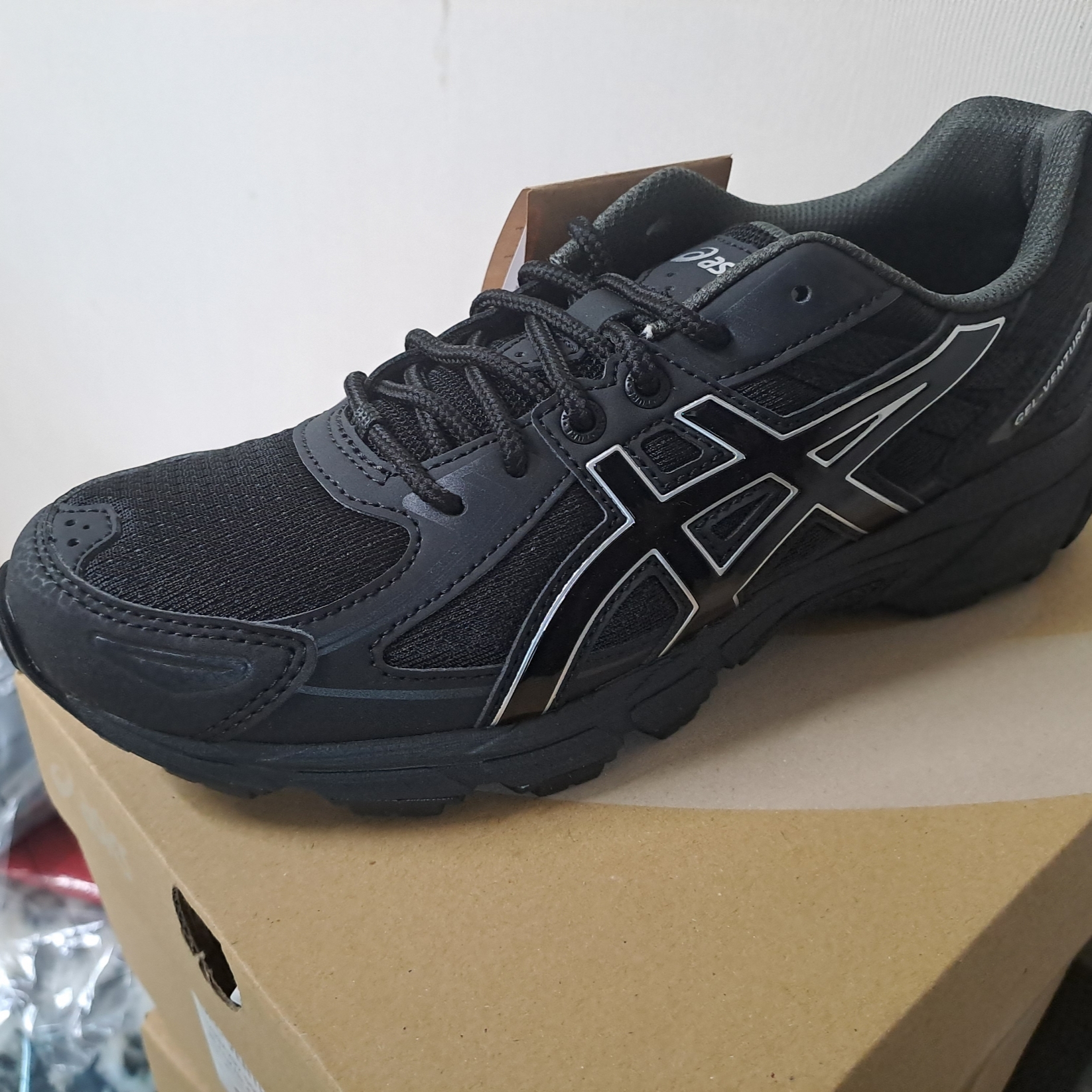 Asics Gel-Venture 6 SPS Black 착용 스타일 - 2
