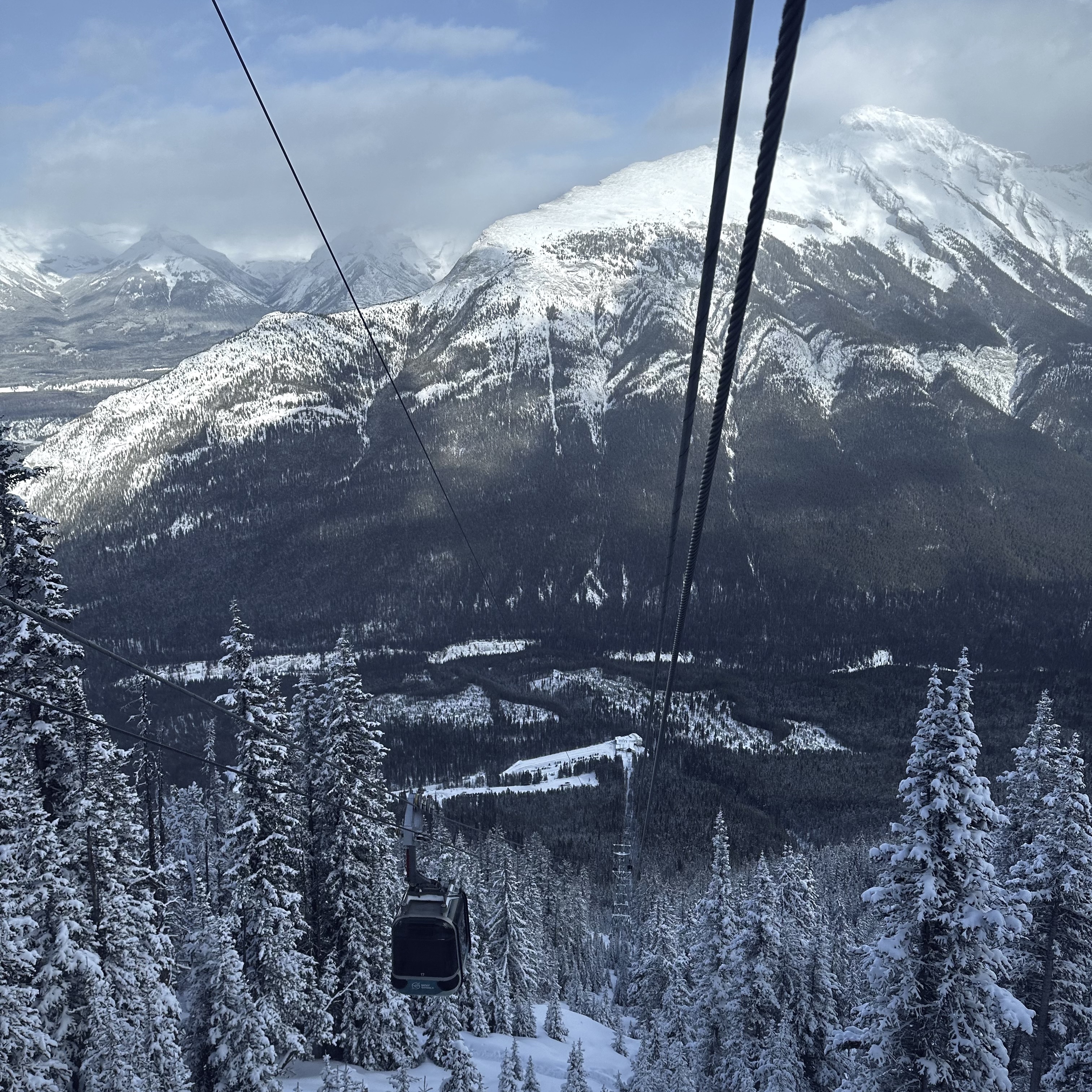 Palace Tri Pocket Hood Black - 23SS, Burberry Detachable Sleeve Hooded Puffer Jacket Navy 착용 스타일 - 3