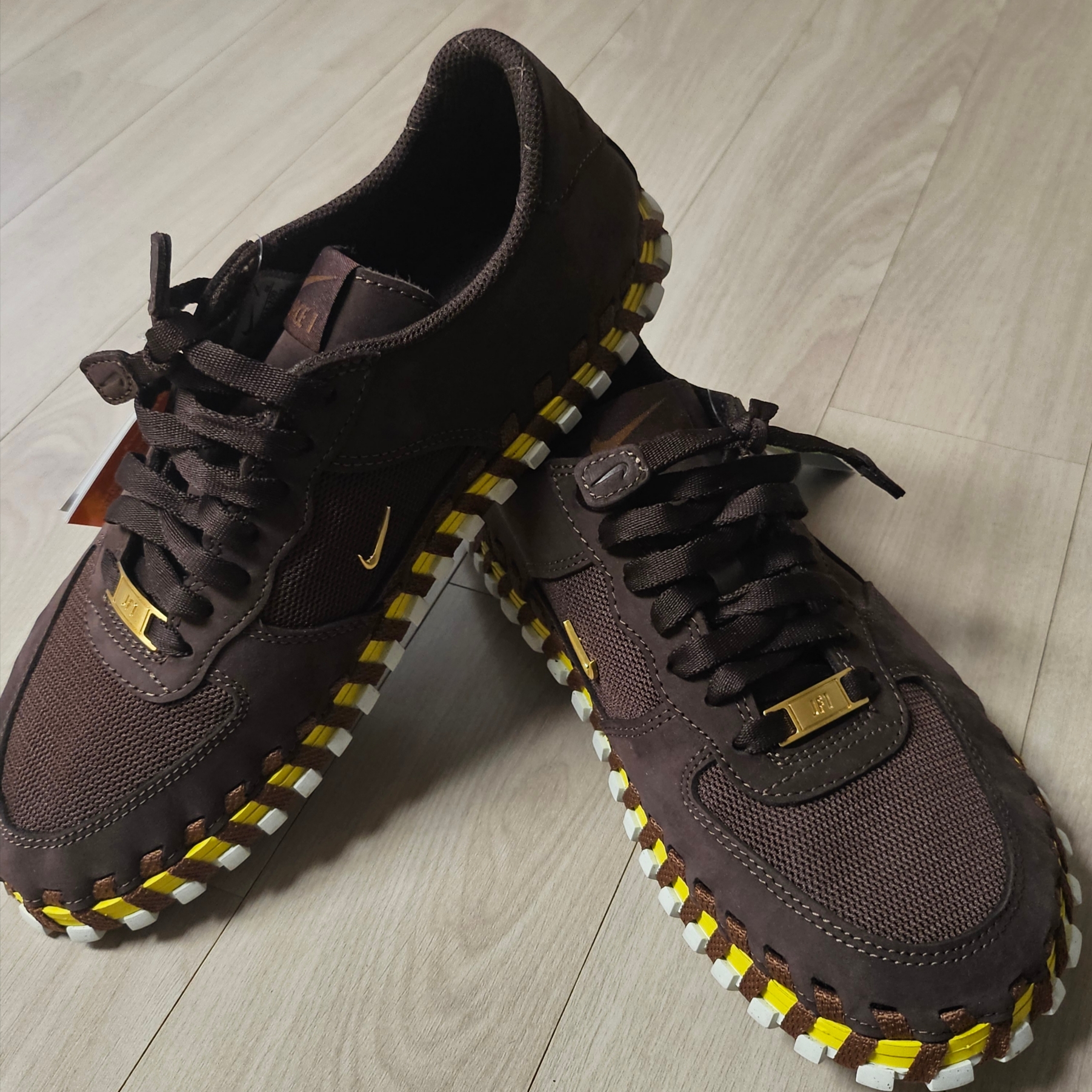 Nike x Jacquemus J Force 1 Low LX SP Earth 착용 스타일 - 2