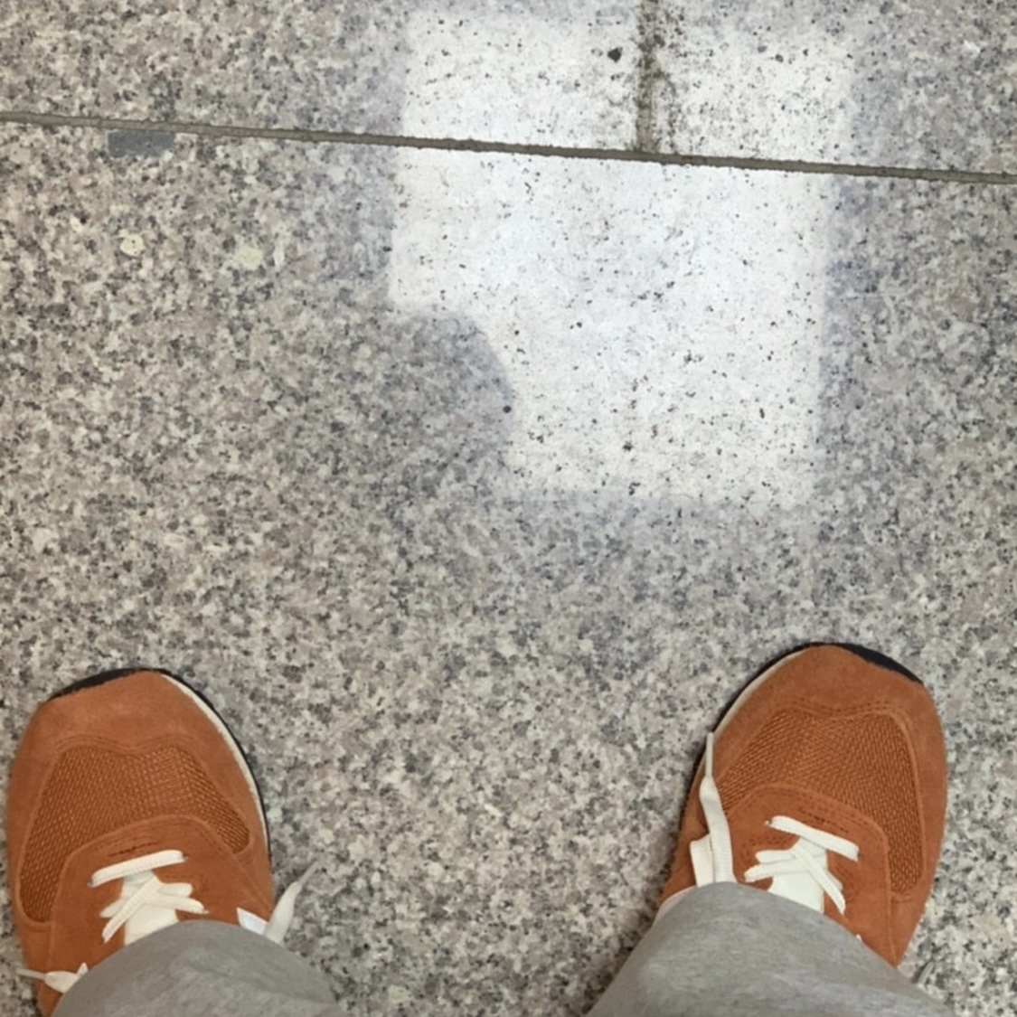 New Balance 574 Heritage Orange Burst White 착용 스타일