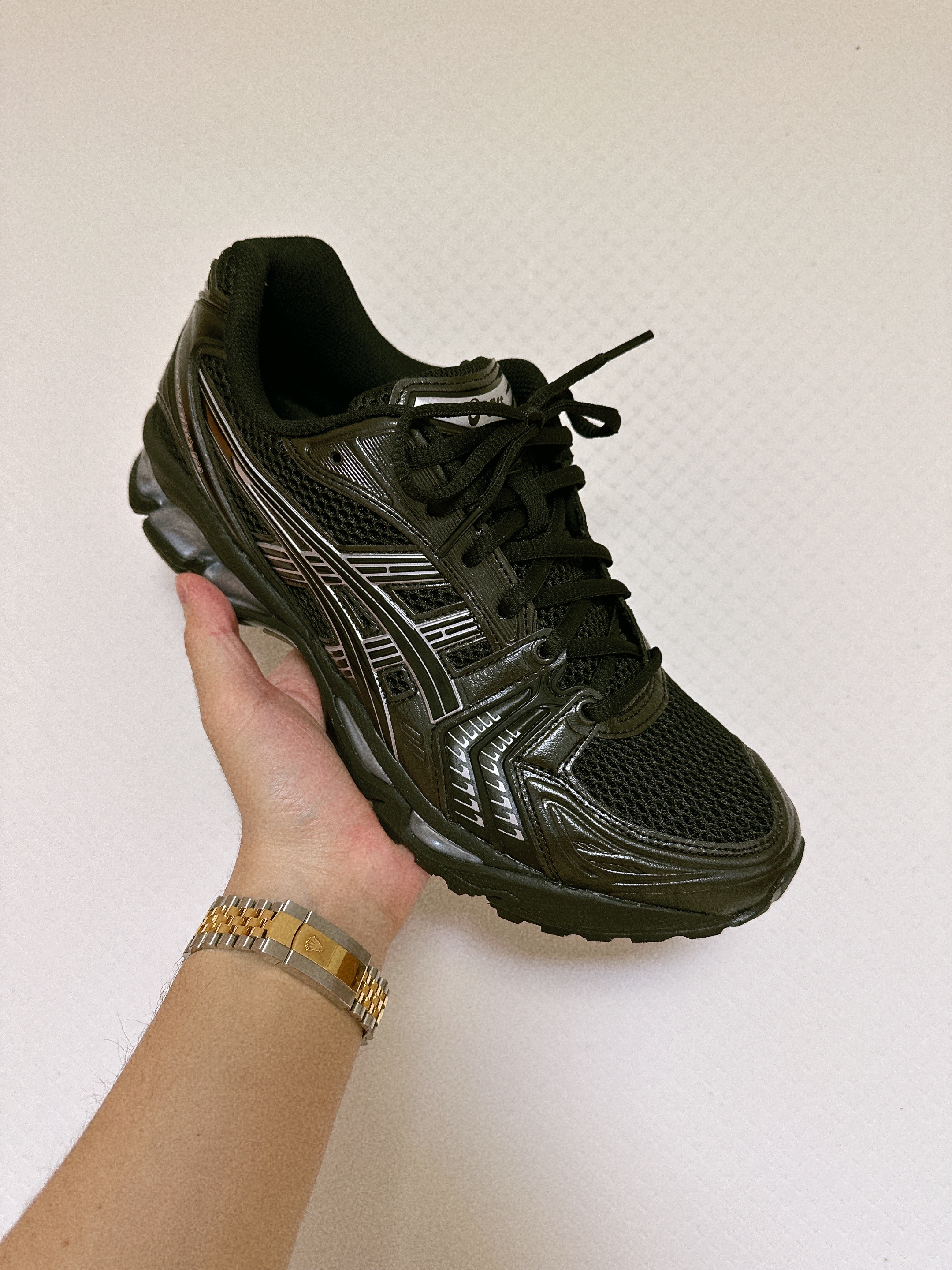Asics Gel-Kayano 14 Black Pure Silver 착용 스타일