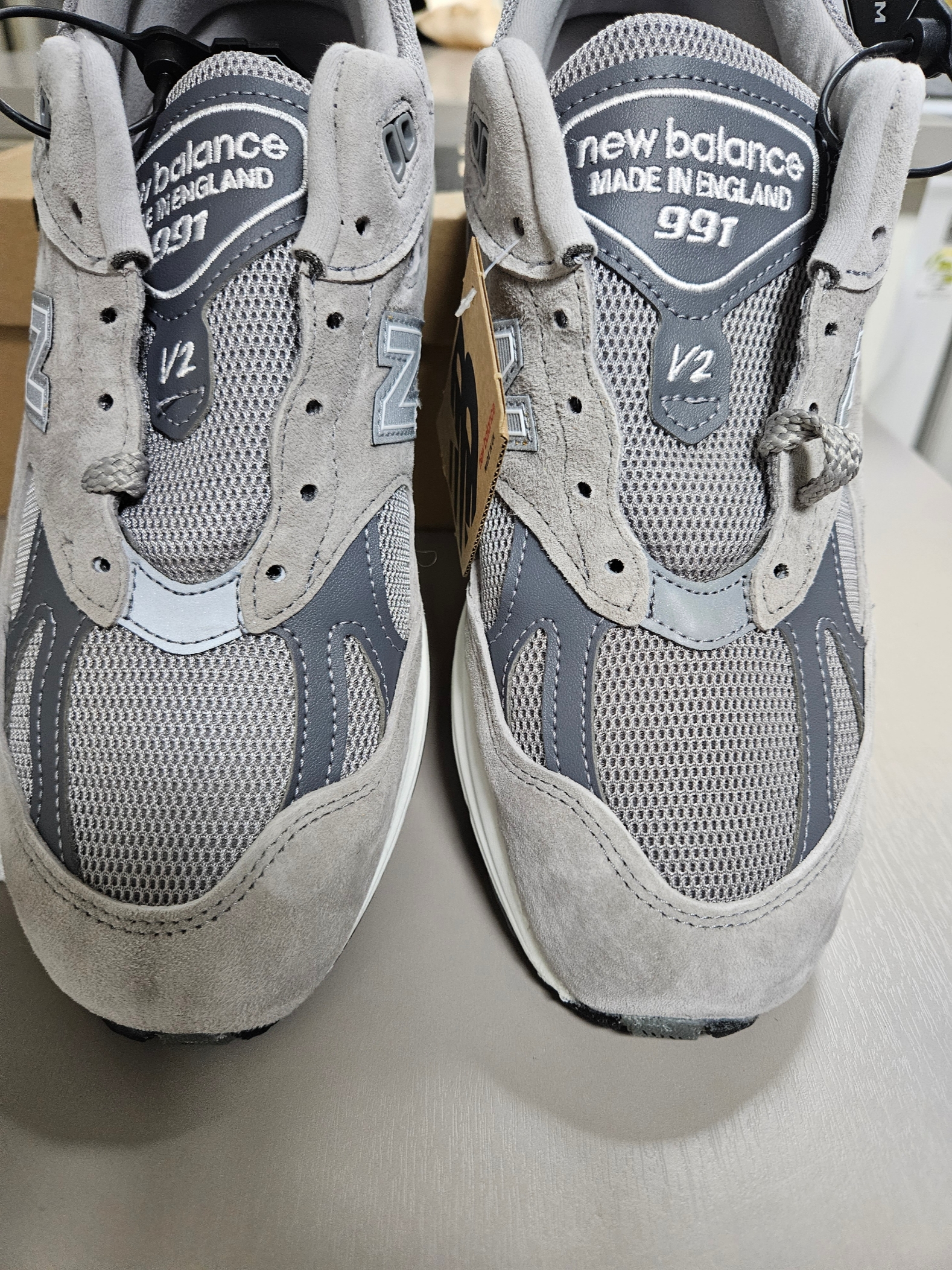 New Balance 991v2 Made in UK Rock Ridge Alloy Silver 착용 스타일 - 3