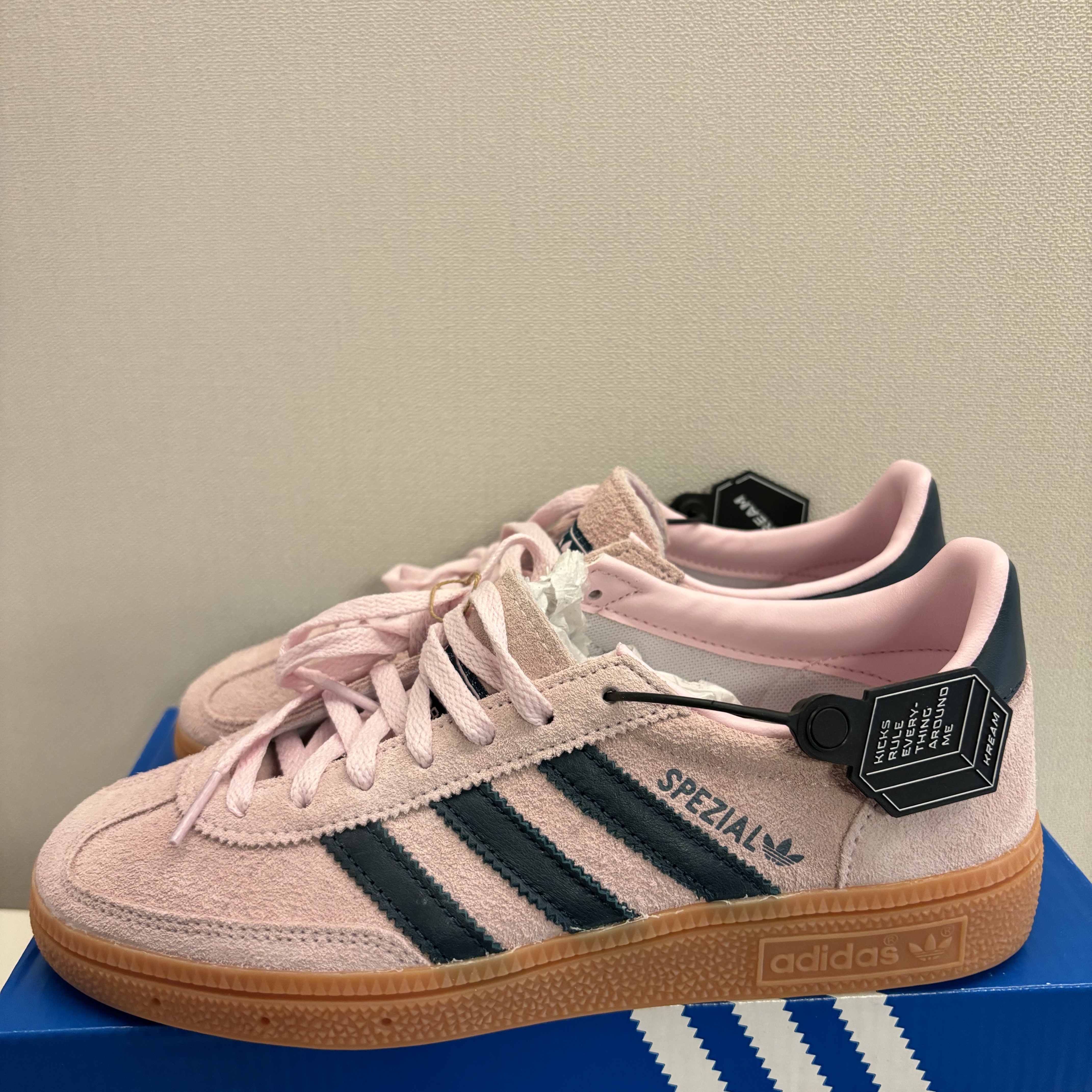 (W) Adidas Spezial Handball Clear Pink 착용 스타일 - 2