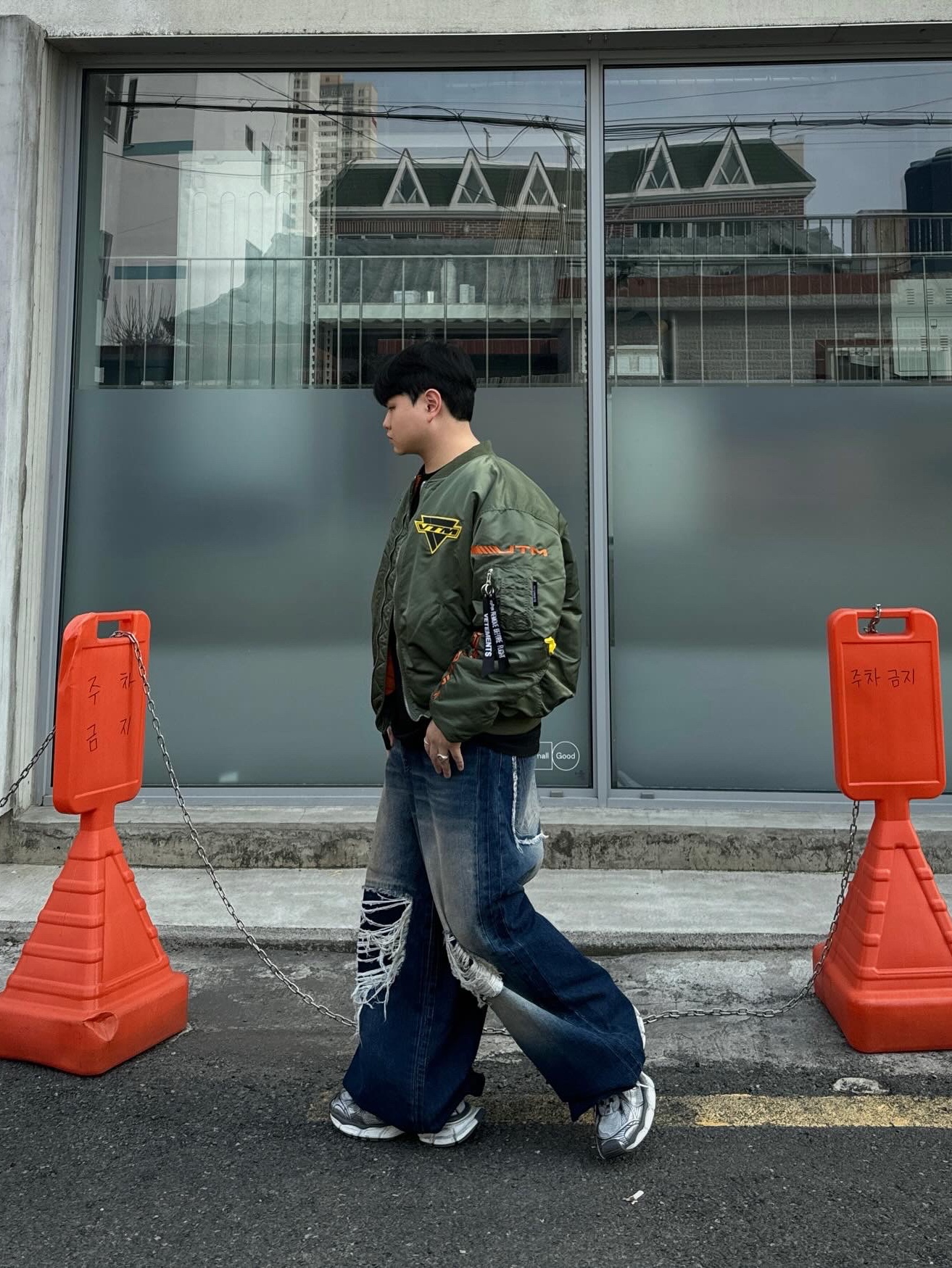 Balenciaga 3XL Sneakers Grey White Red 착용 스타일 - 1