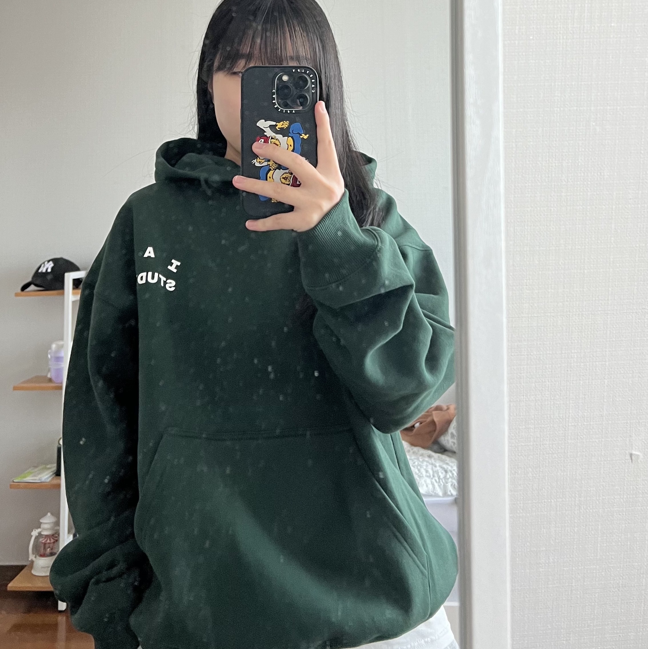 IAB Studio Hoodie Deep Green 착용 스타일