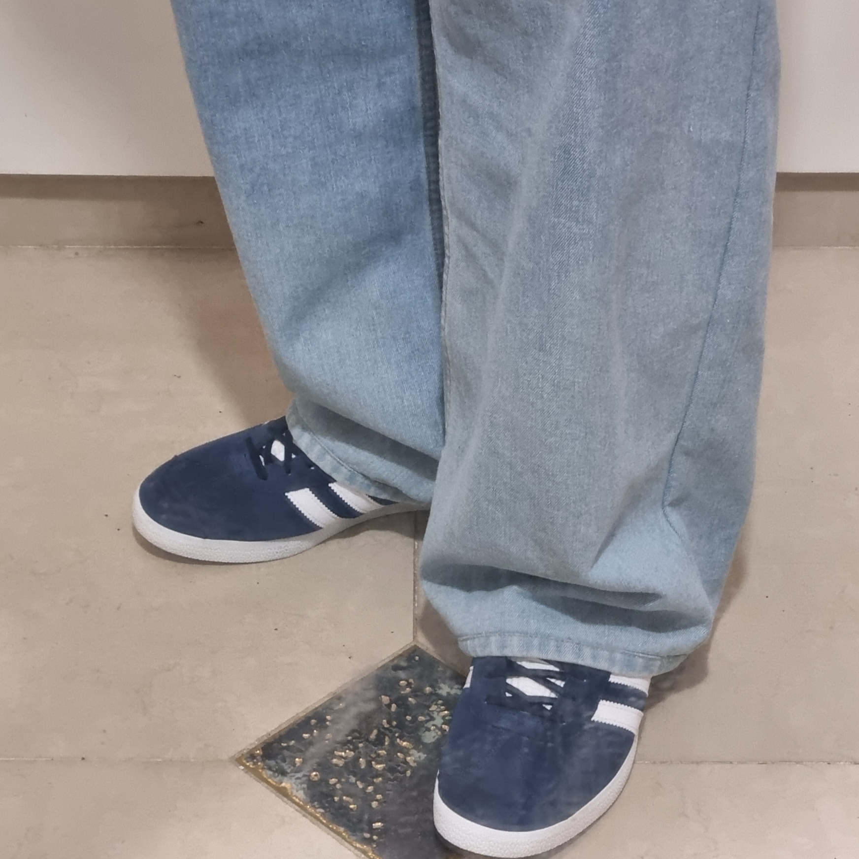 Adidas Gazelle Collegiate Navy 착용 스타일