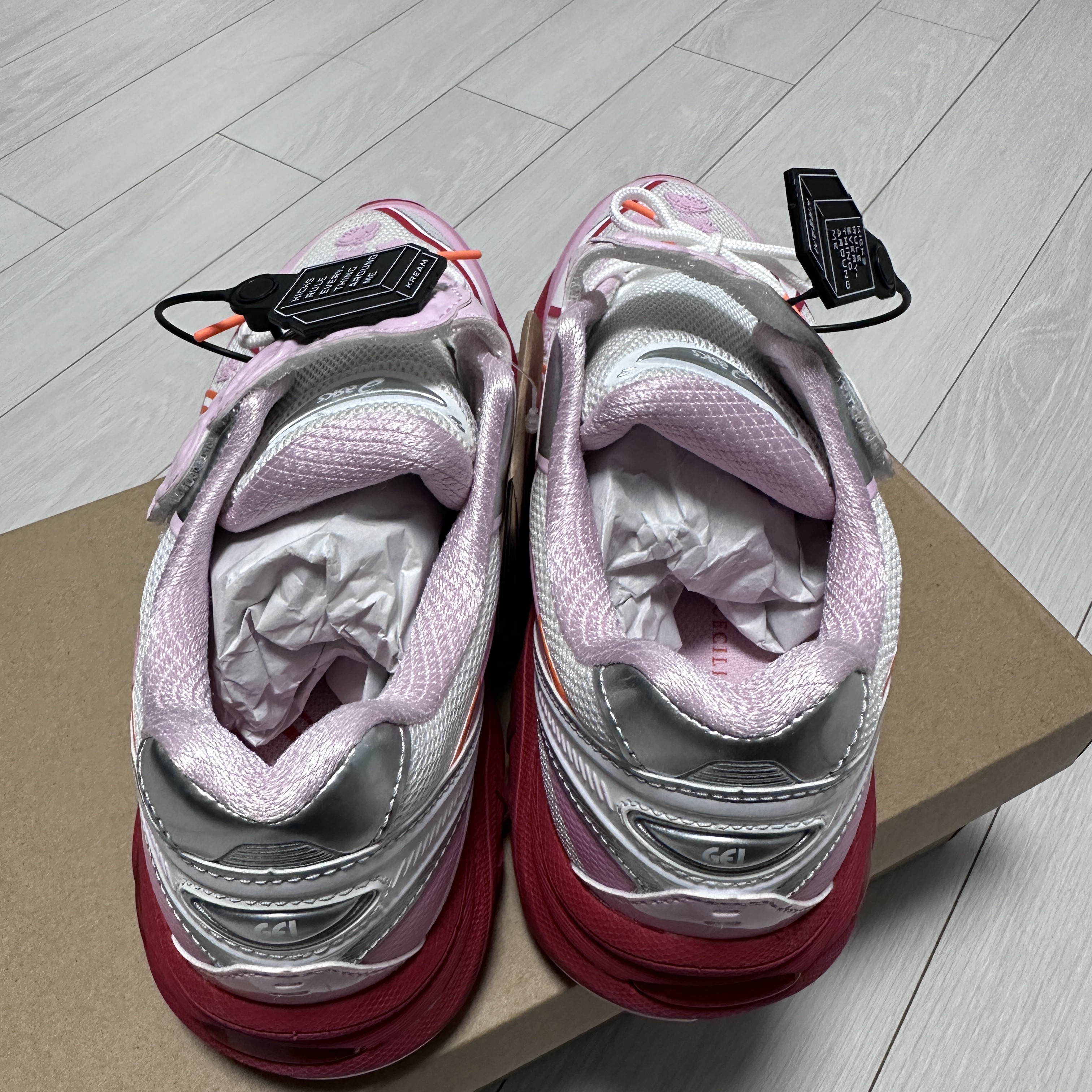 Asics x Cecilie Bahnsen GT-2160 White Habanero 착용 스타일 - 3