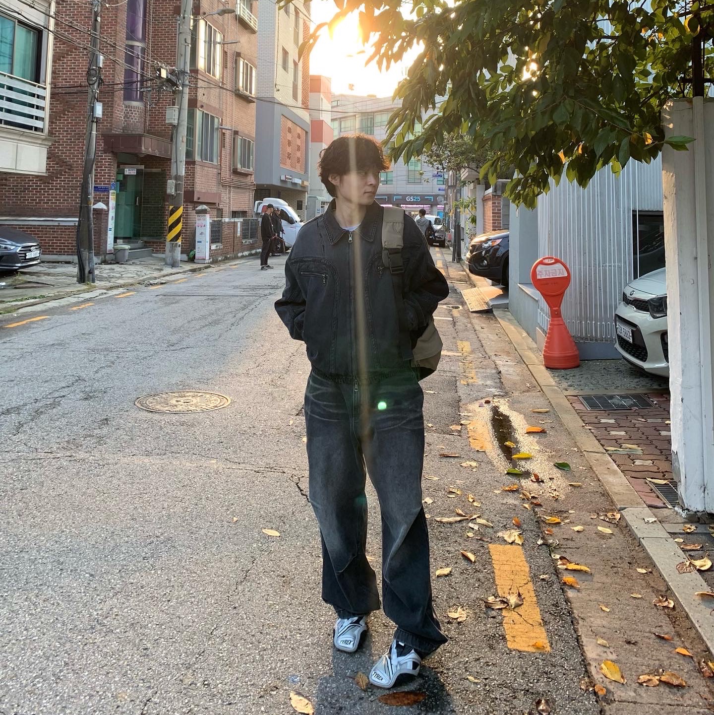 Balenciaga Tyrex Sneakers Black Grey 착용 스타일 - 3