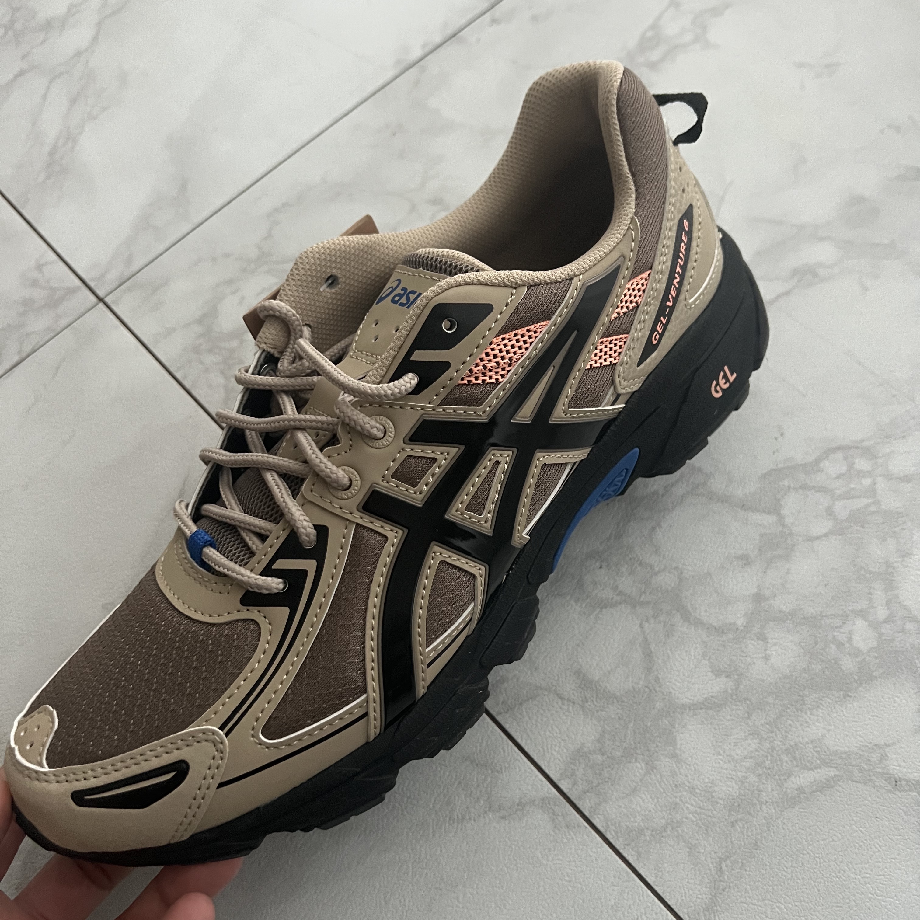 Asics Gel-Venture 6 SPS Pepper Black 착용 스타일 - 1