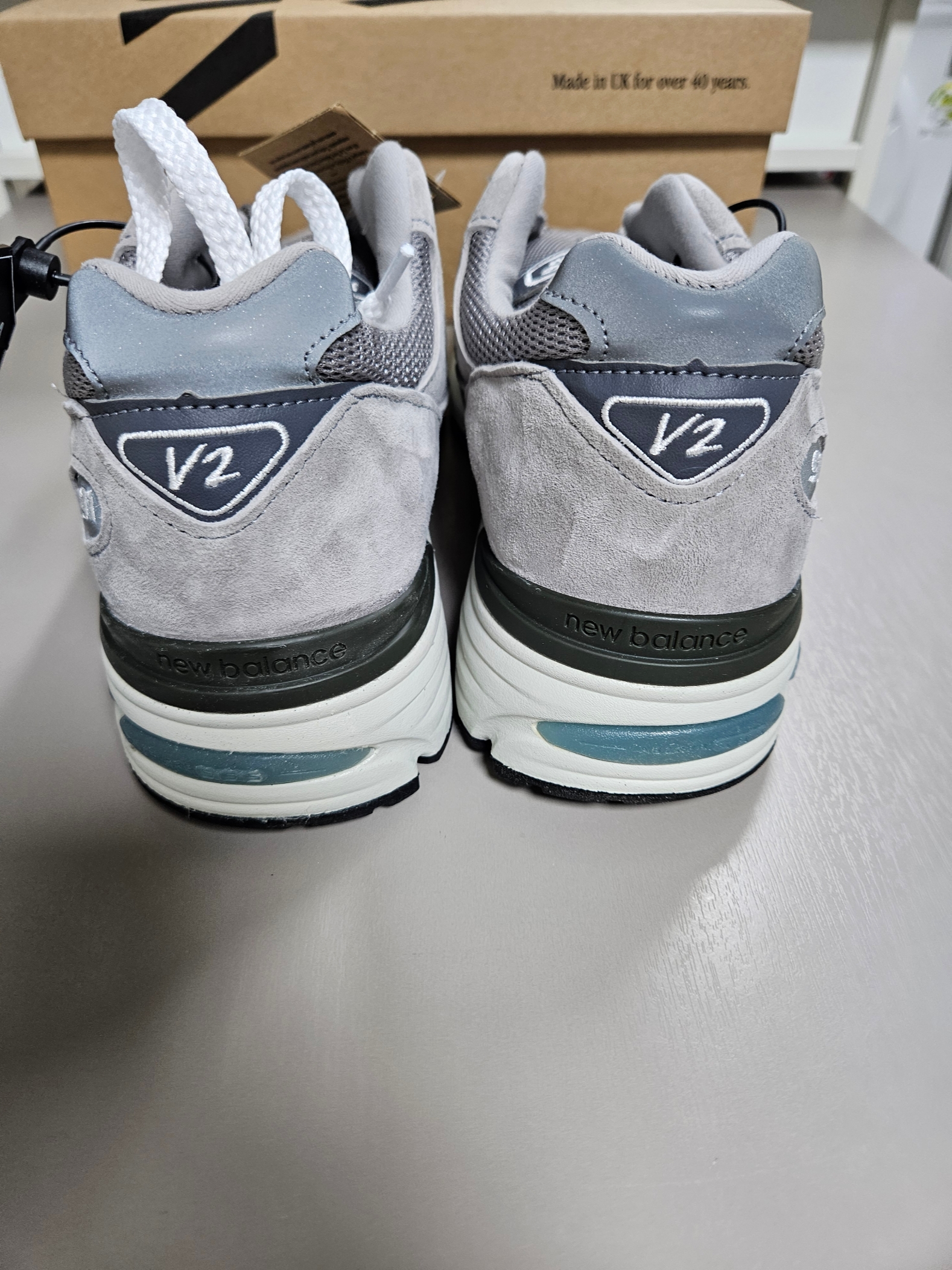 New Balance 991v2 Made in UK Rock Ridge Alloy Silver 착용 스타일 - 7